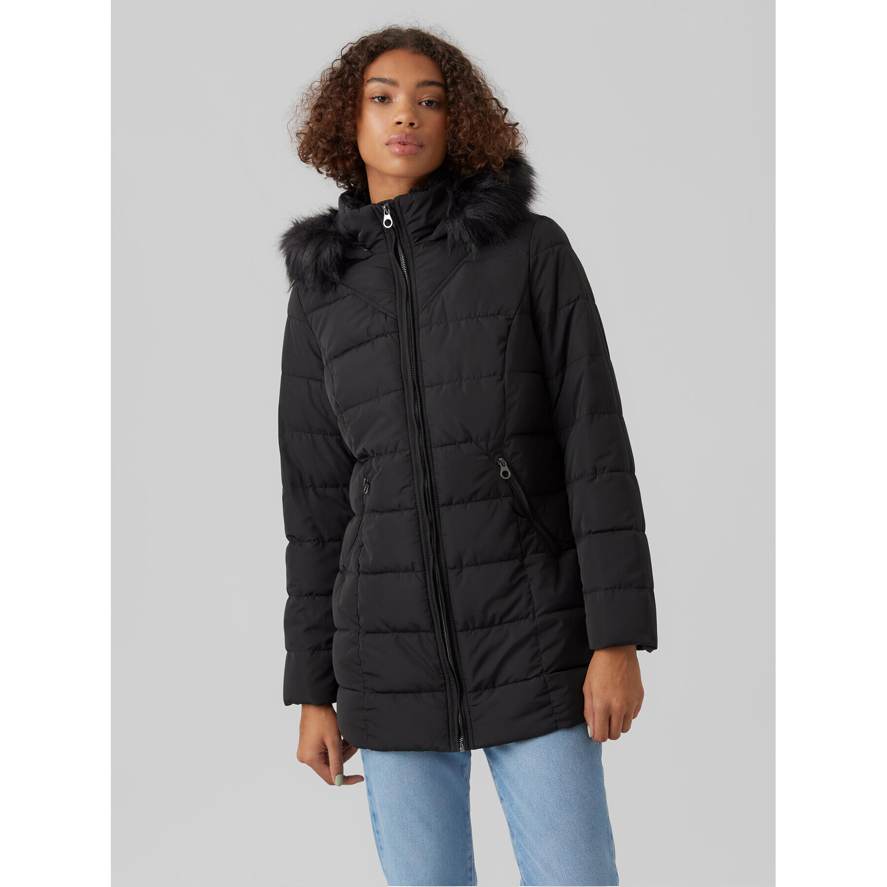 Vero Moda Пухено яке Liv 10266903 Черен Regular Fit - Pepit.bg