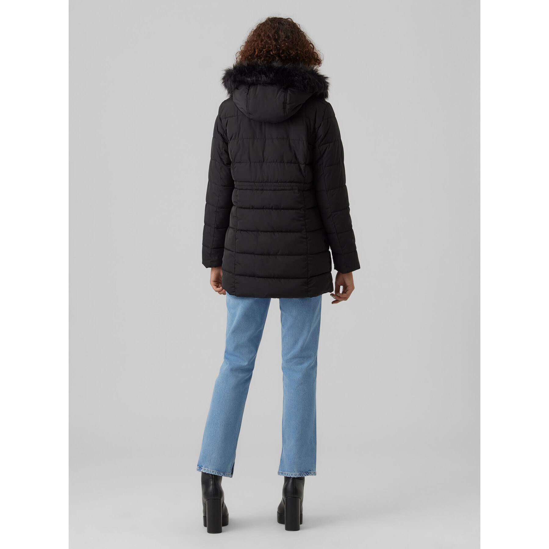Vero Moda Пухено яке Liv 10266903 Черен Regular Fit - Pepit.bg