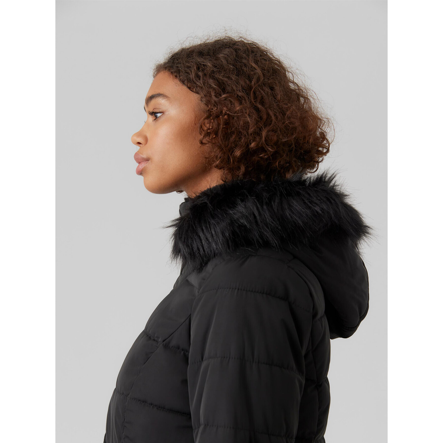 Vero Moda Пухено яке Liv 10266903 Черен Regular Fit - Pepit.bg