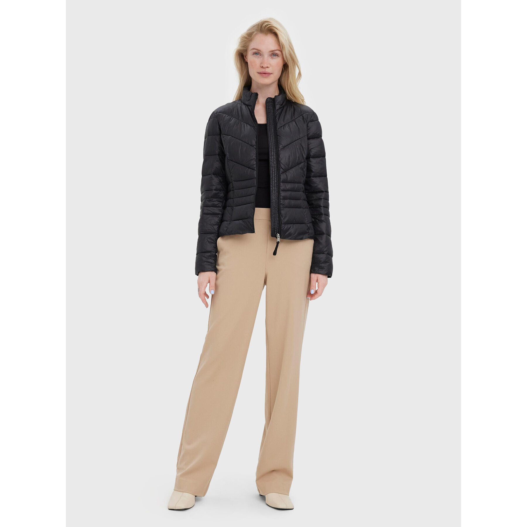 Vero Moda Пухено яке Sorayasiv 10266965 Черен Regular Fit - Pepit.bg
