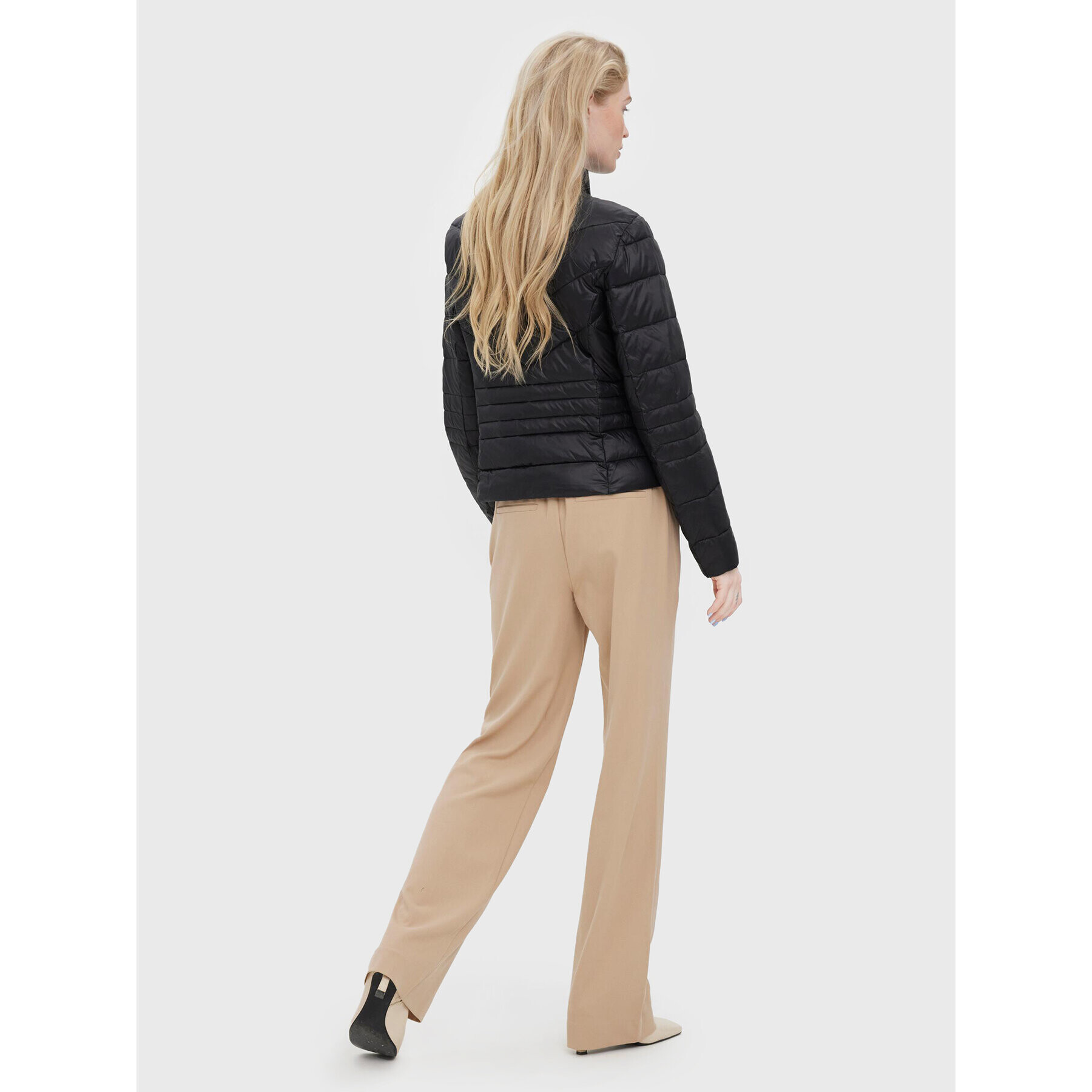 Vero Moda Пухено яке Sorayasiv 10266965 Черен Regular Fit - Pepit.bg