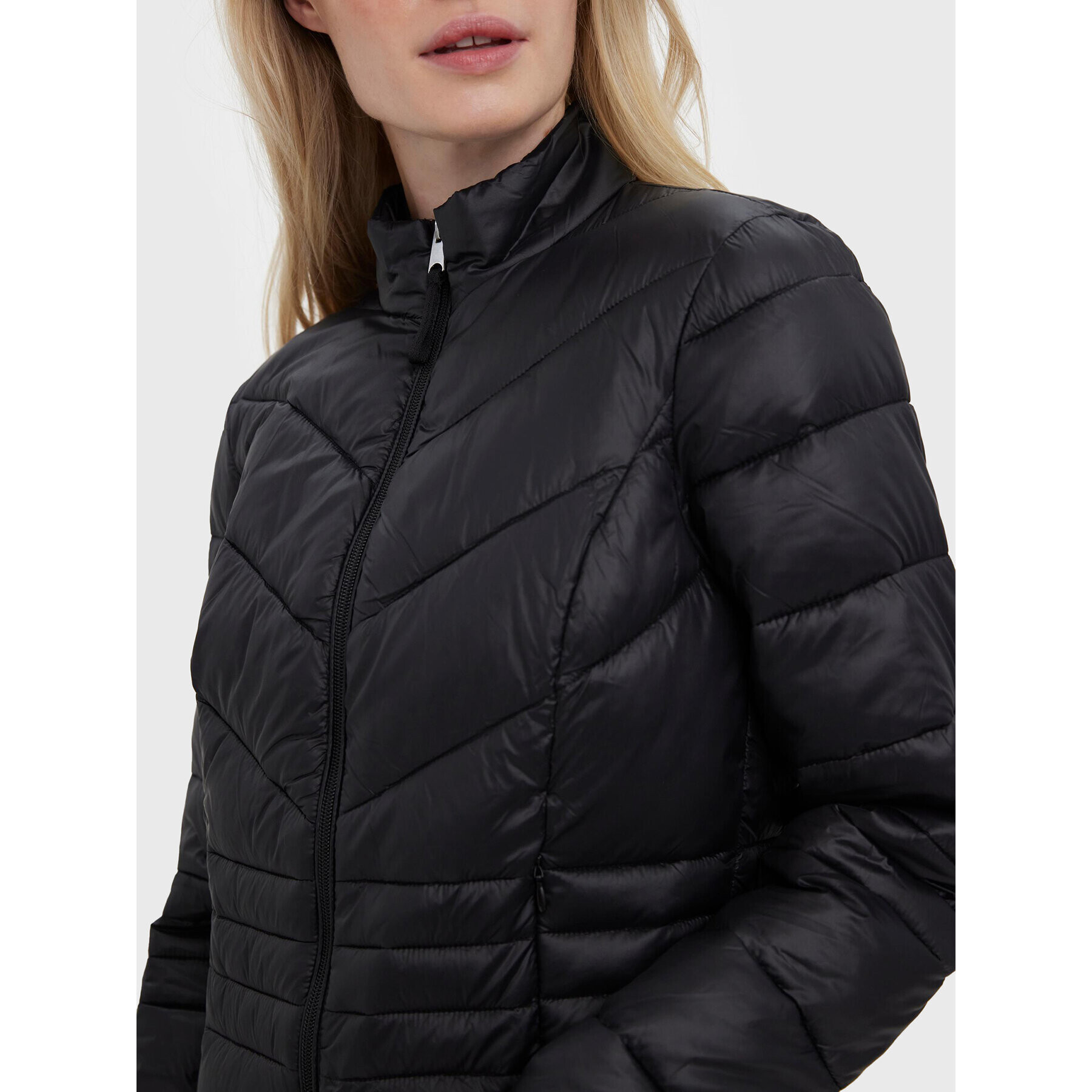 Vero Moda Пухено яке Sorayasiv 10266965 Черен Regular Fit - Pepit.bg