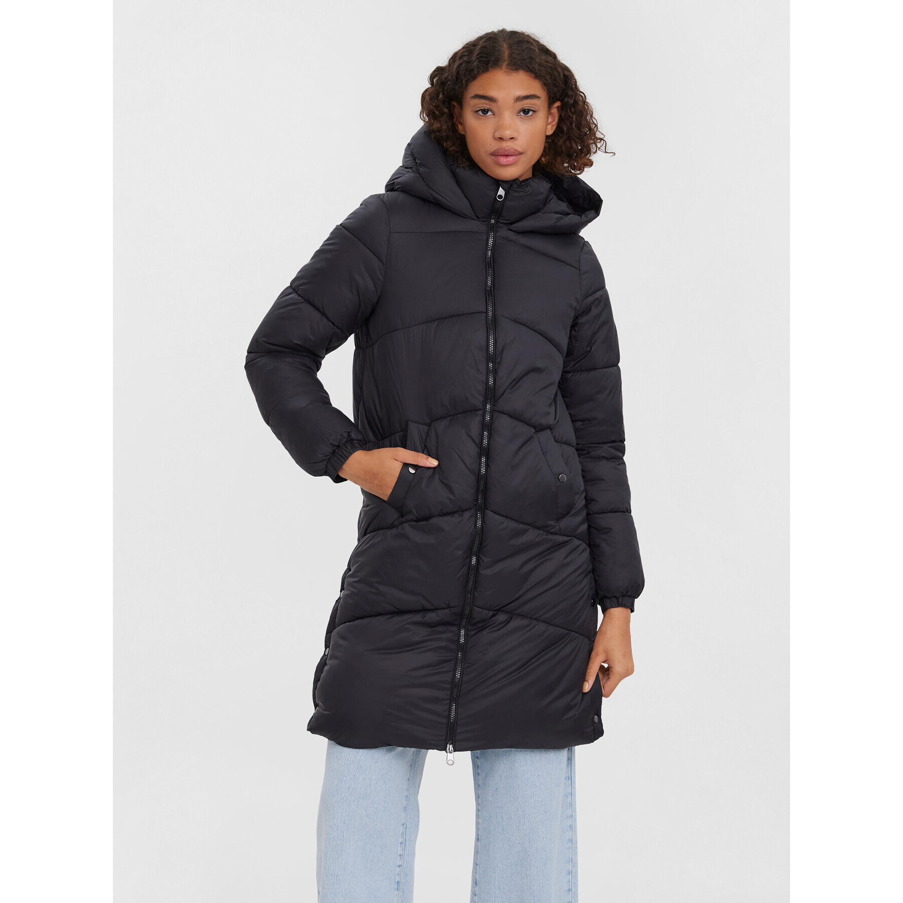 Vero Moda Пухено яке Uppsala 10270146 Черен Regular Fit - Pepit.bg