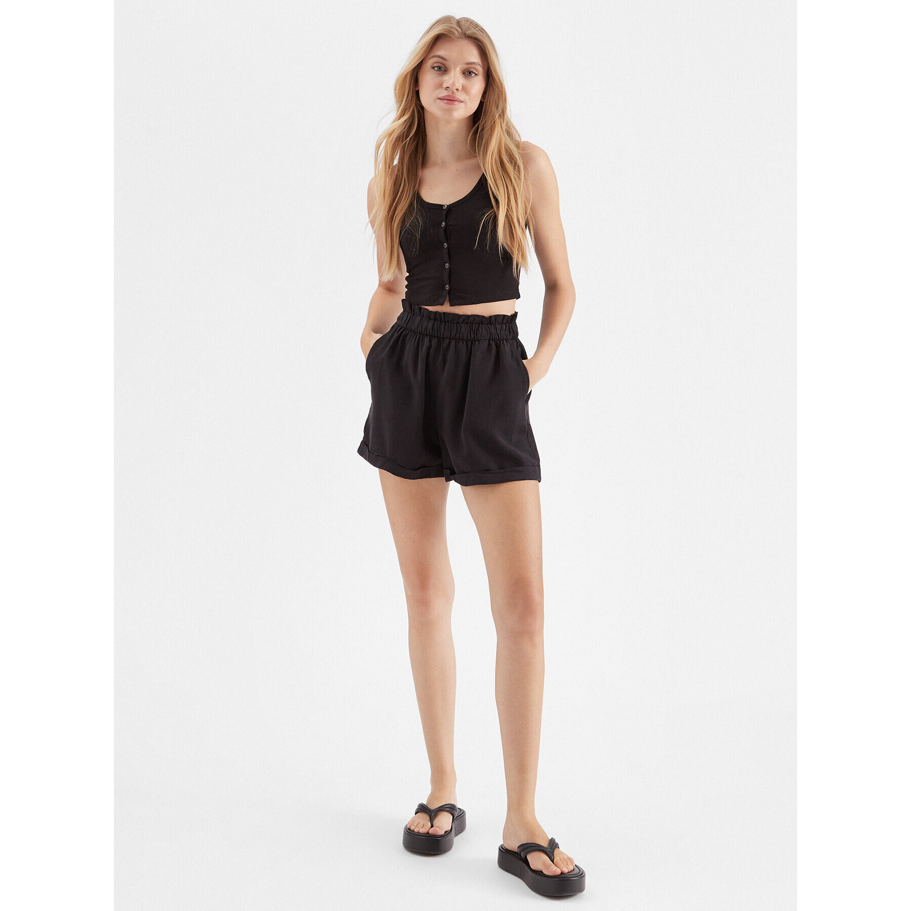 Vero Moda Шорти от плат Harper 10283731 Черен Regular Fit - Pepit.bg