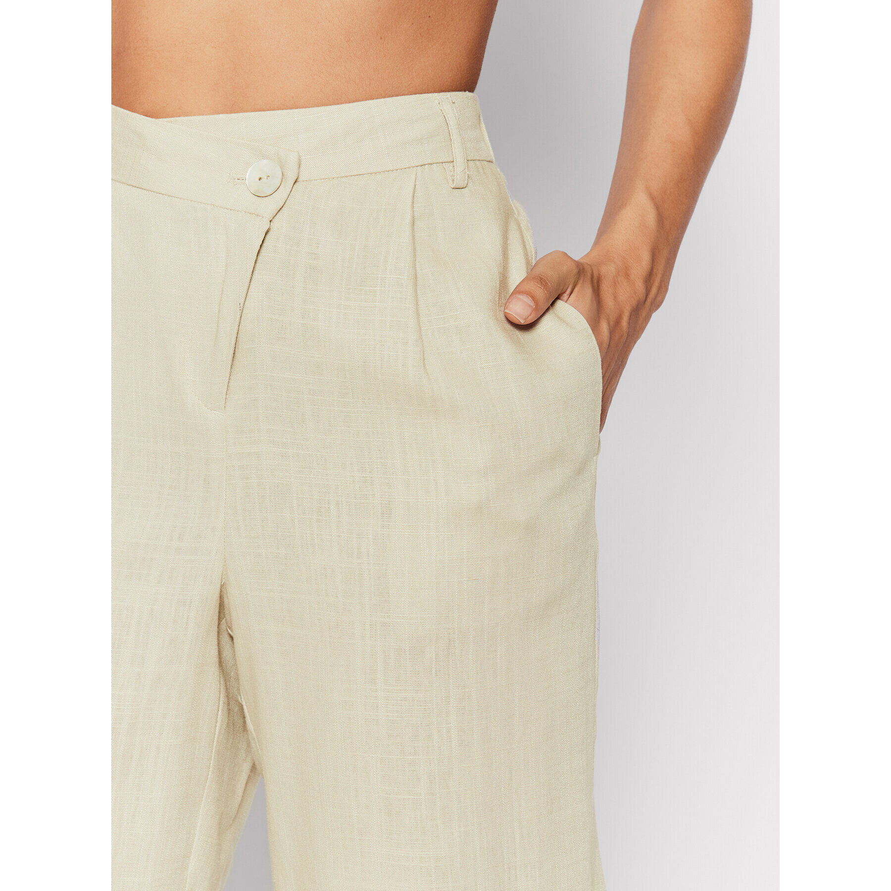 Vero Moda Шорти от плат Josie 10260287 Бежов Regular Fit - Pepit.bg