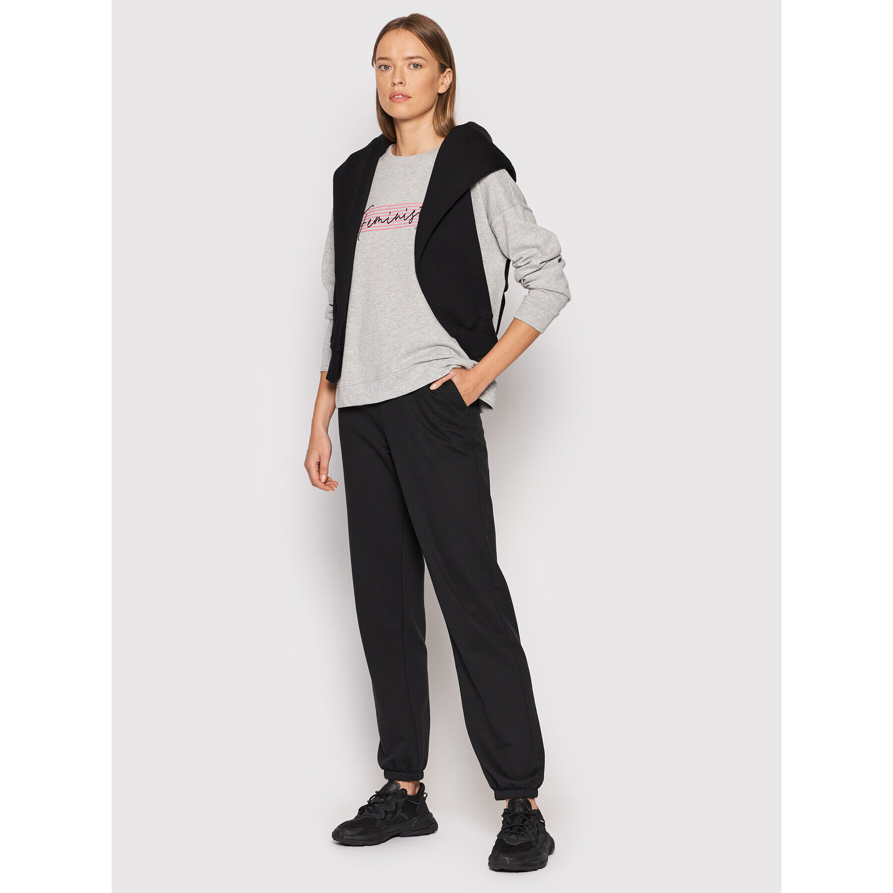 Vero Moda Суитшърт Feminist 10262913 Сив Relaxed Fit - Pepit.bg