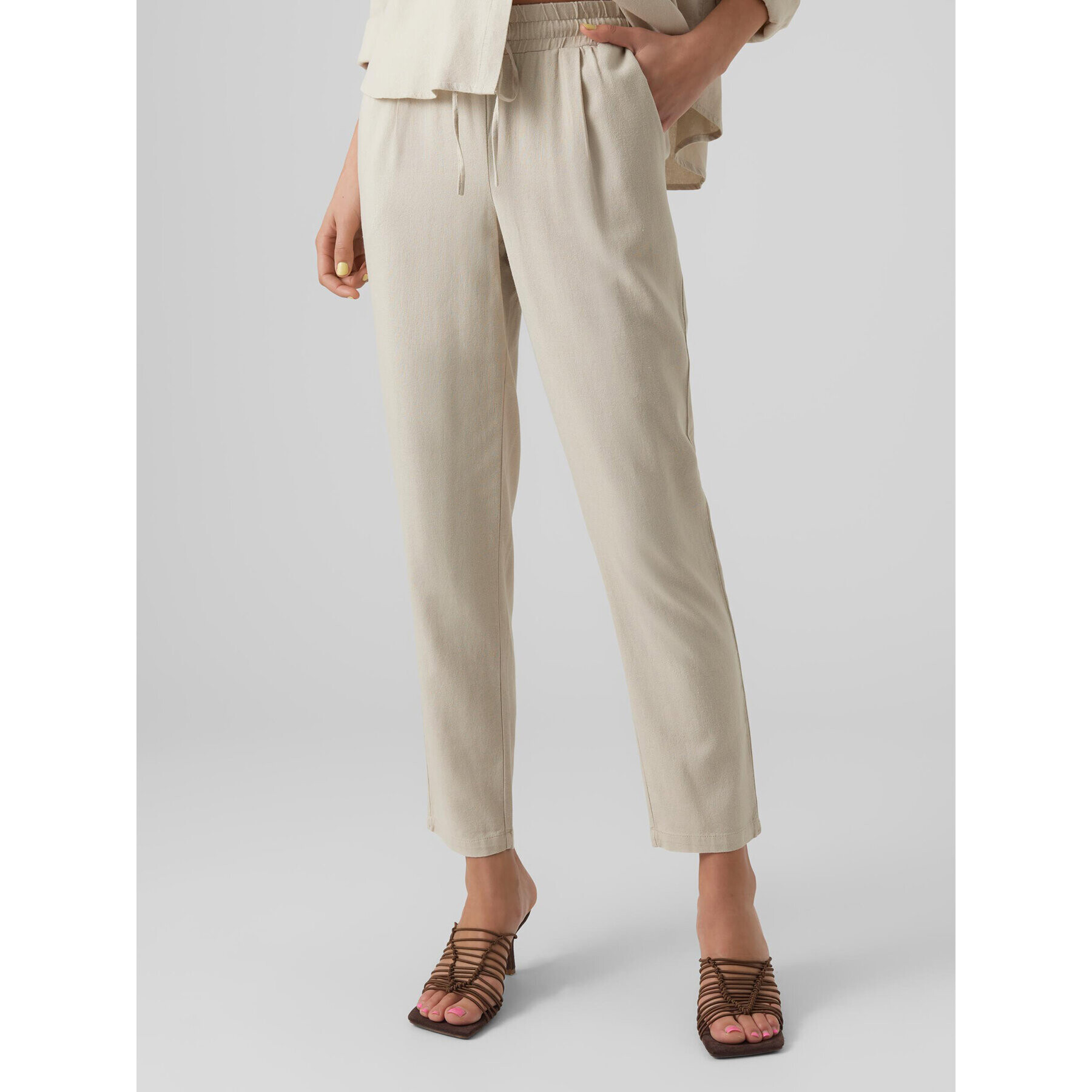 Vero Moda Текстилни панталони Jesmilo 10279691 Сив Regular Fit - Pepit.bg