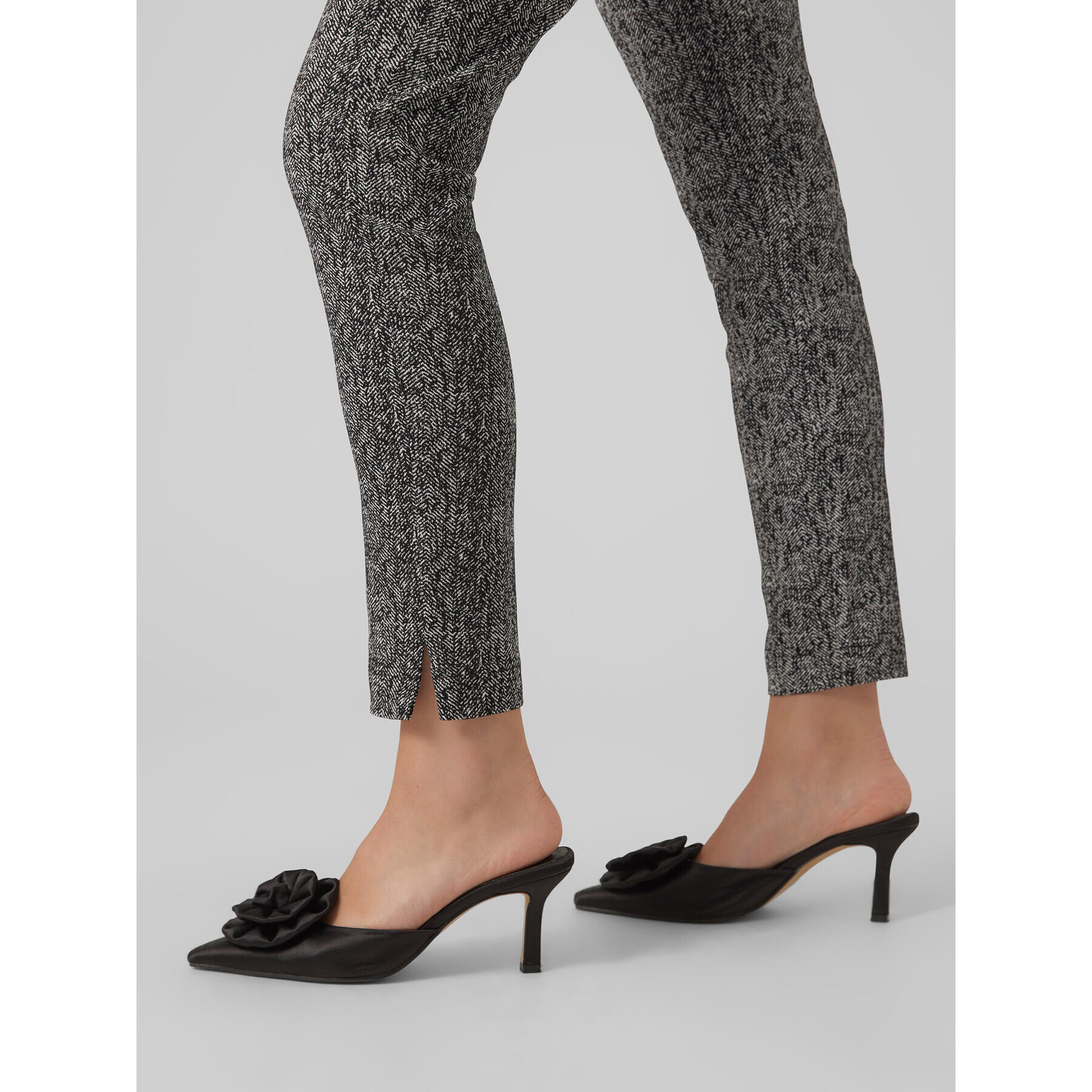 Vero Moda Текстилни панталони 10294377 Сив Slim Fit - Pepit.bg