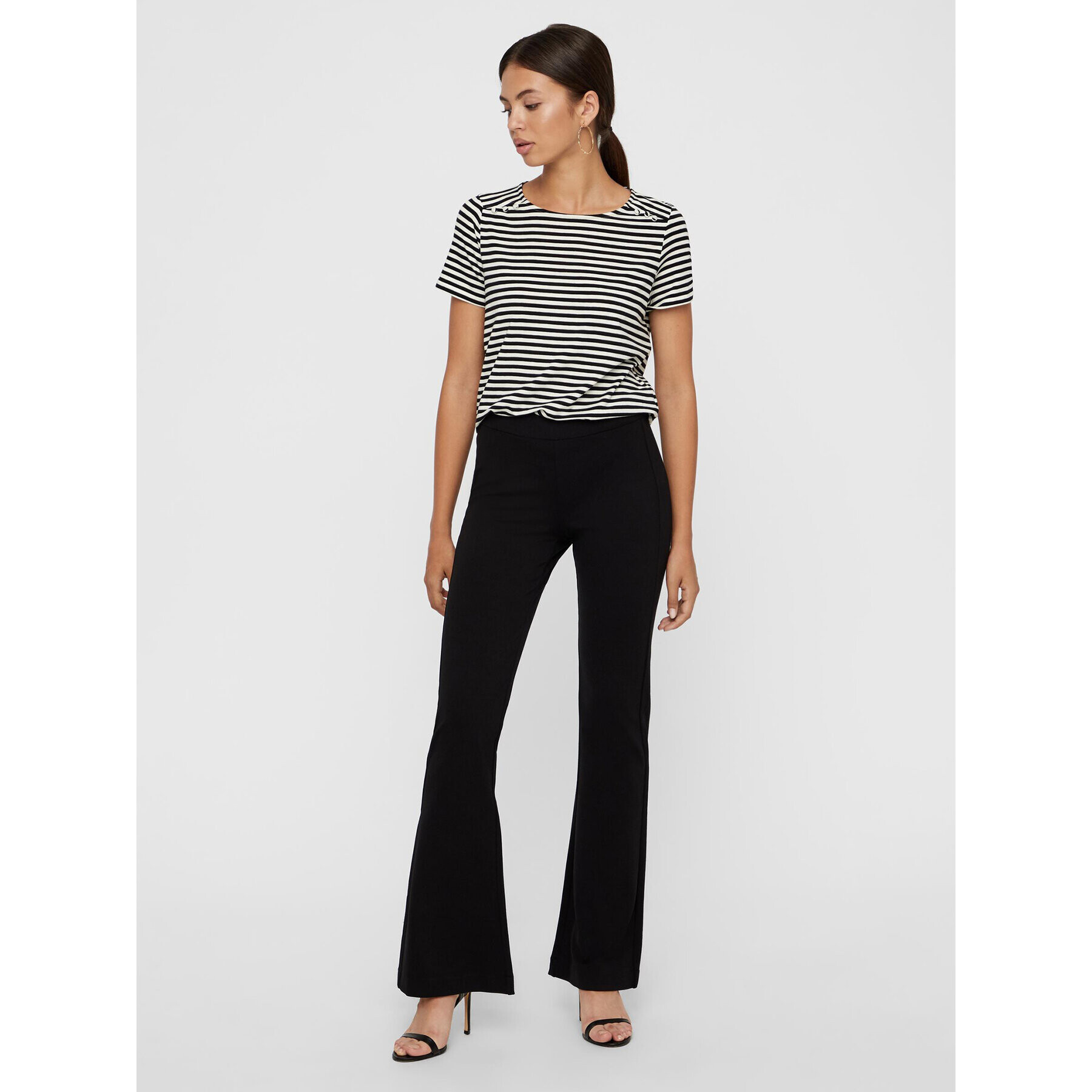 Vero Moda Текстилни панталони Kamma 10209858 Черен Flared Fit - Pepit.bg