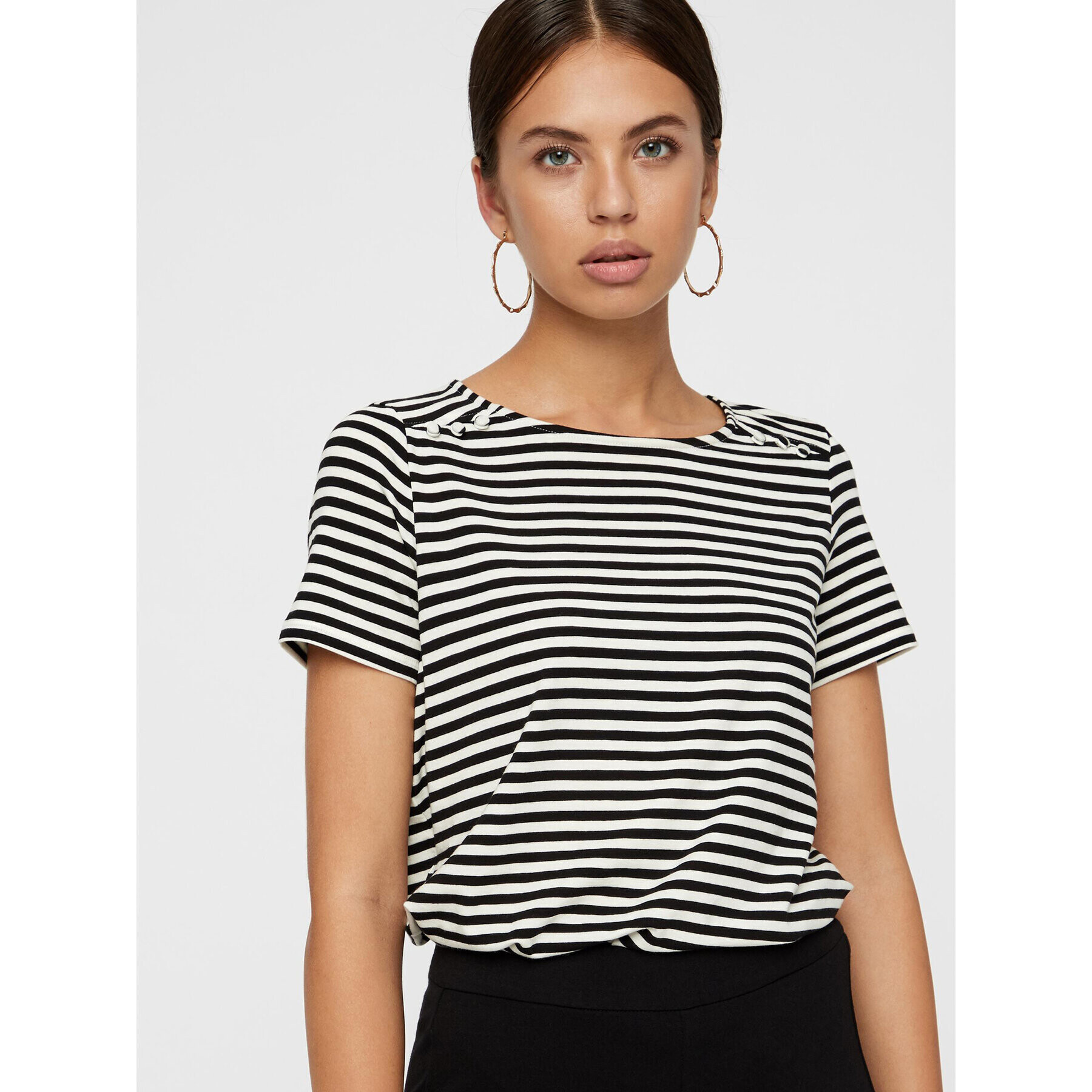 Vero Moda Текстилни панталони Kamma 10209858 Черен Flared Fit - Pepit.bg