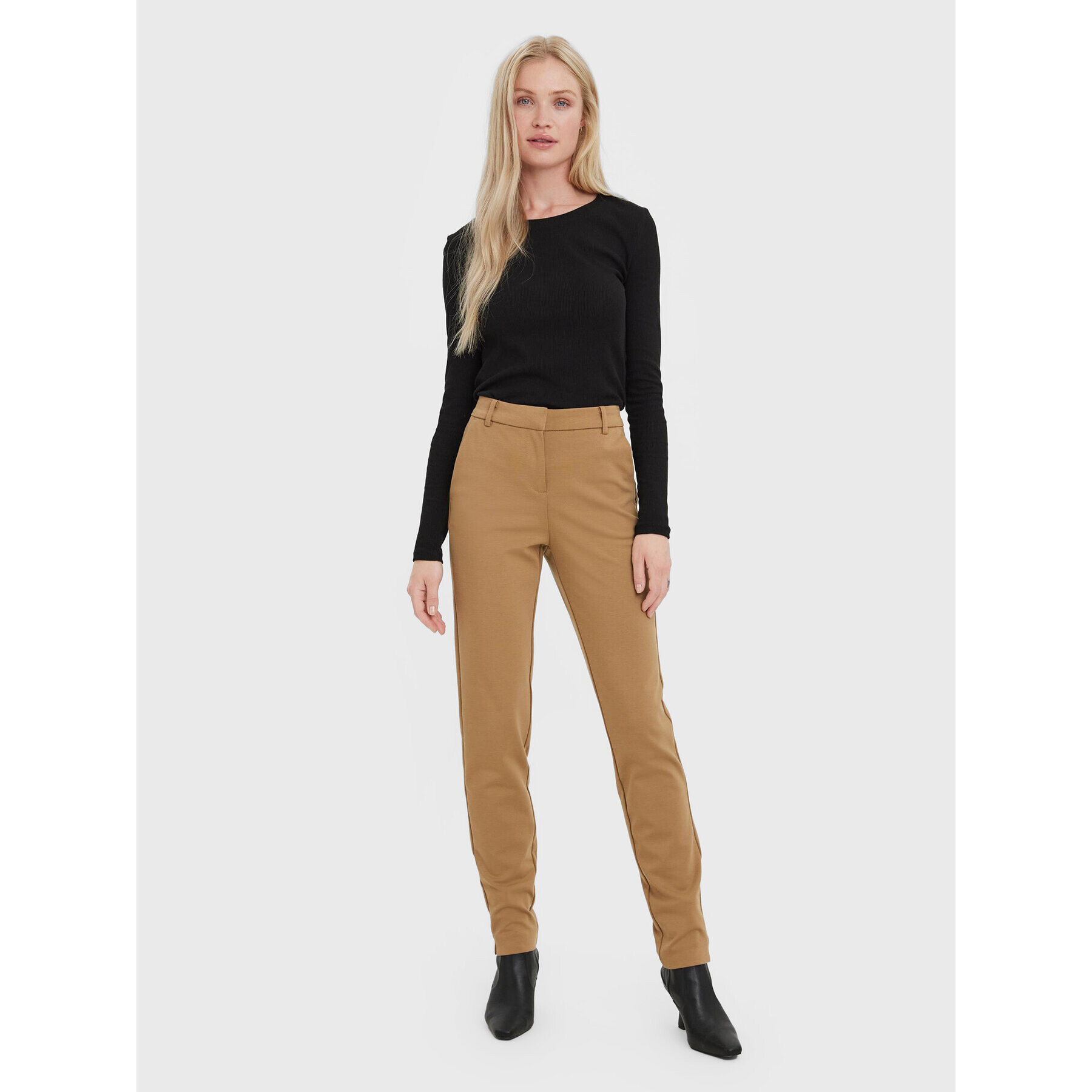 Vero Moda Текстилни панталони Luccalilith 10258104 Кафяв Regular Fit - Pepit.bg