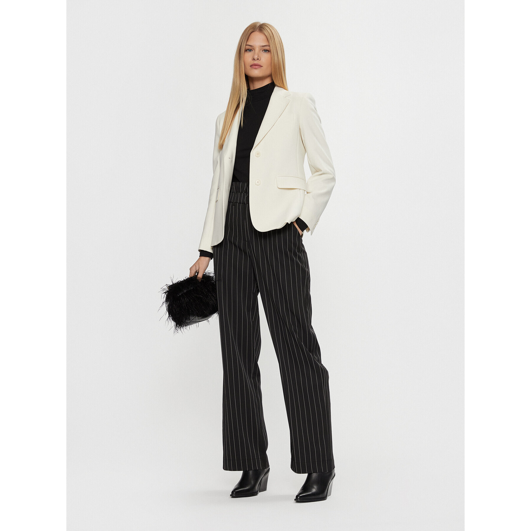Vero Moda Текстилни панталони Wednesday 10301348 Черен Regular Fit - Pepit.bg