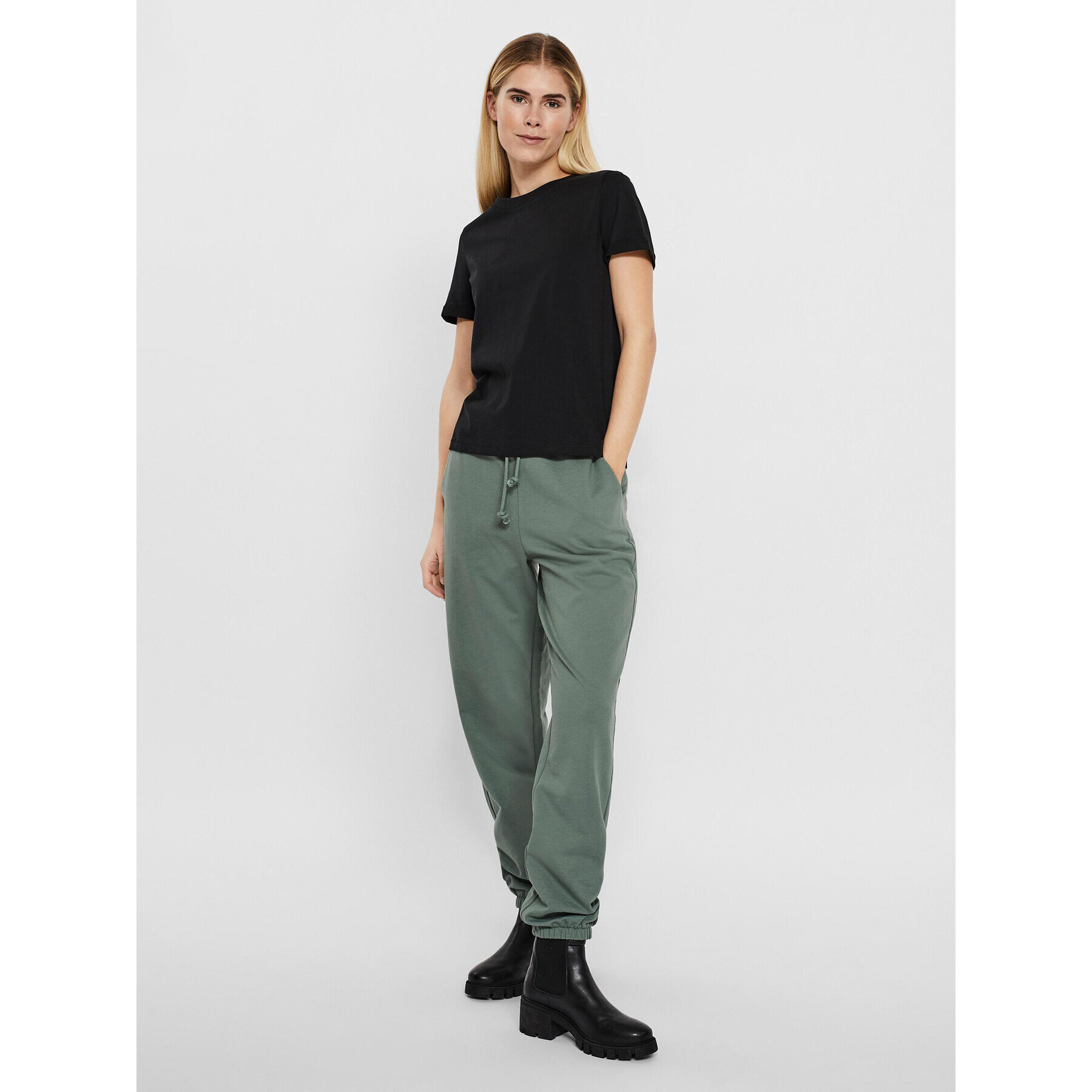 Vero Moda Тишърт Paula 10243889 Черен Regular Fit - Pepit.bg