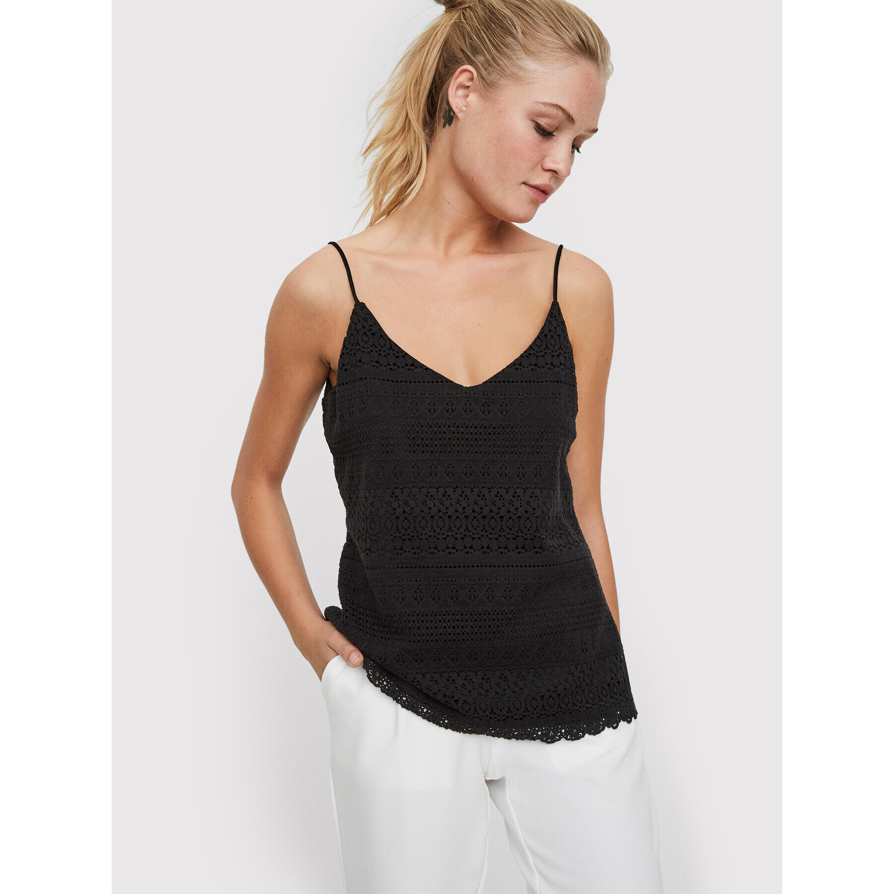 Vero Moda топ Honey 10190150 Черен Regular Fit - Pepit.bg