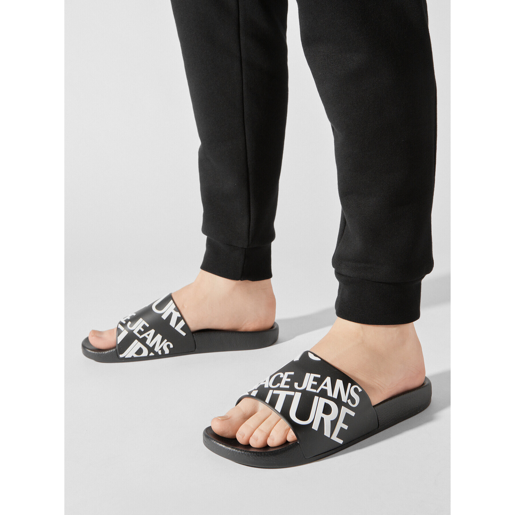 Versace Jeans Couture Чехли 75YA3SQ1 Черен - Pepit.bg