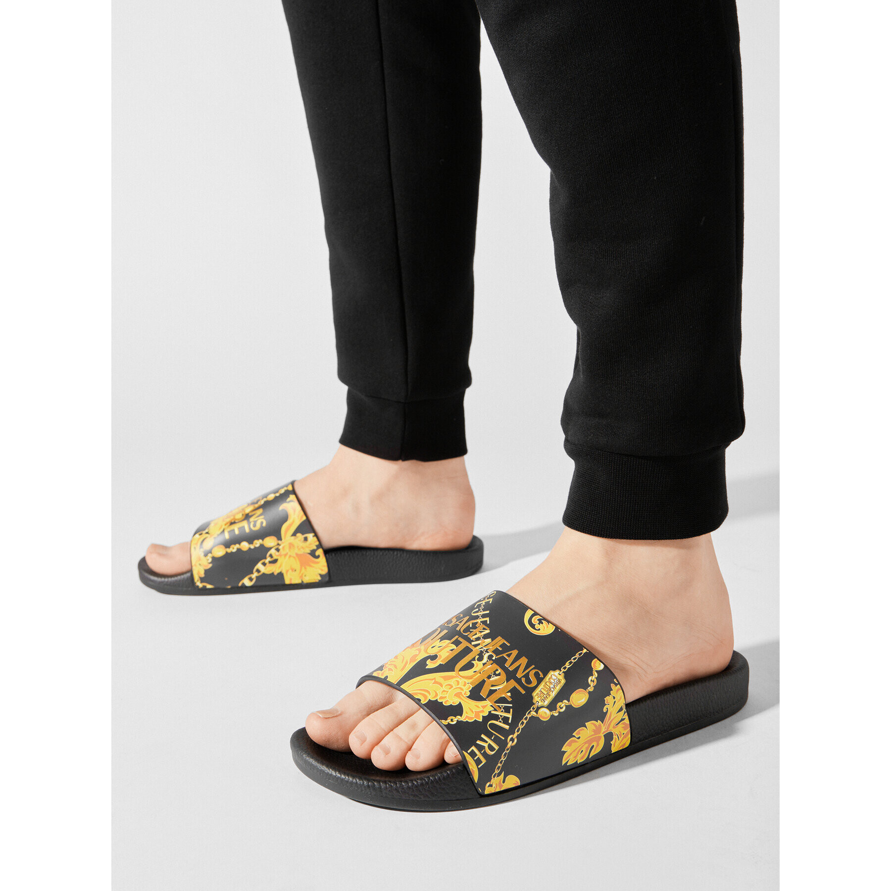 Versace Jeans Couture Чехли 75YA3SQ4 Черен - Pepit.bg