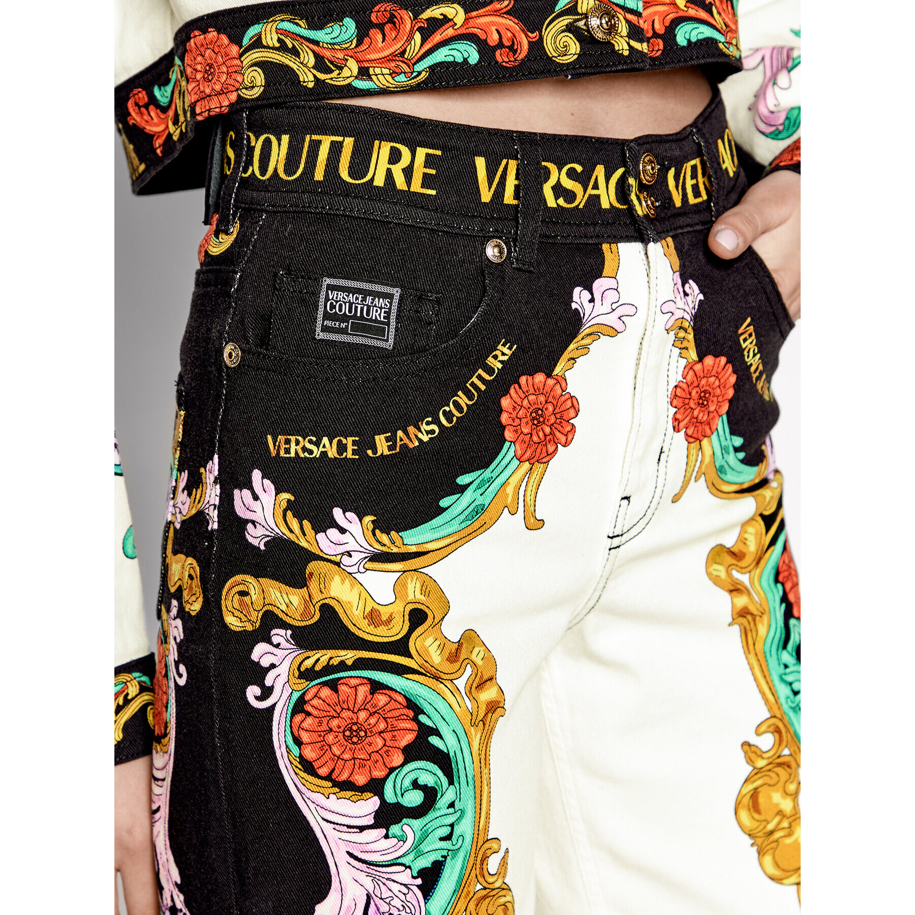 Versace Jeans Couture Дънки Nina Panel 72HAB5TP Цветен Relaxed Fit - Pepit.bg