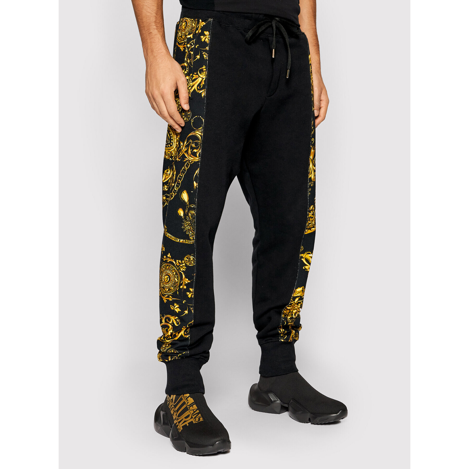 Versace Jeans Couture Долнище анцуг Contr Print Bjoux Baroque 71GAA3C0 Черен Regular Fit - Pepit.bg