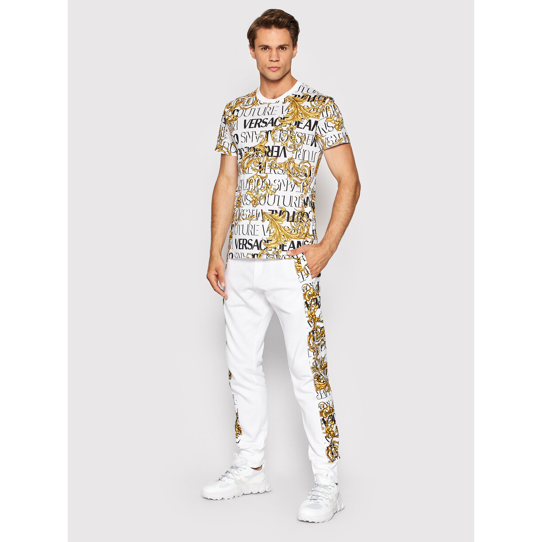 Versace Jeans Couture Долнище анцуг Logo Baroque 73GAA3C0 Бял Regular Fit - Pepit.bg