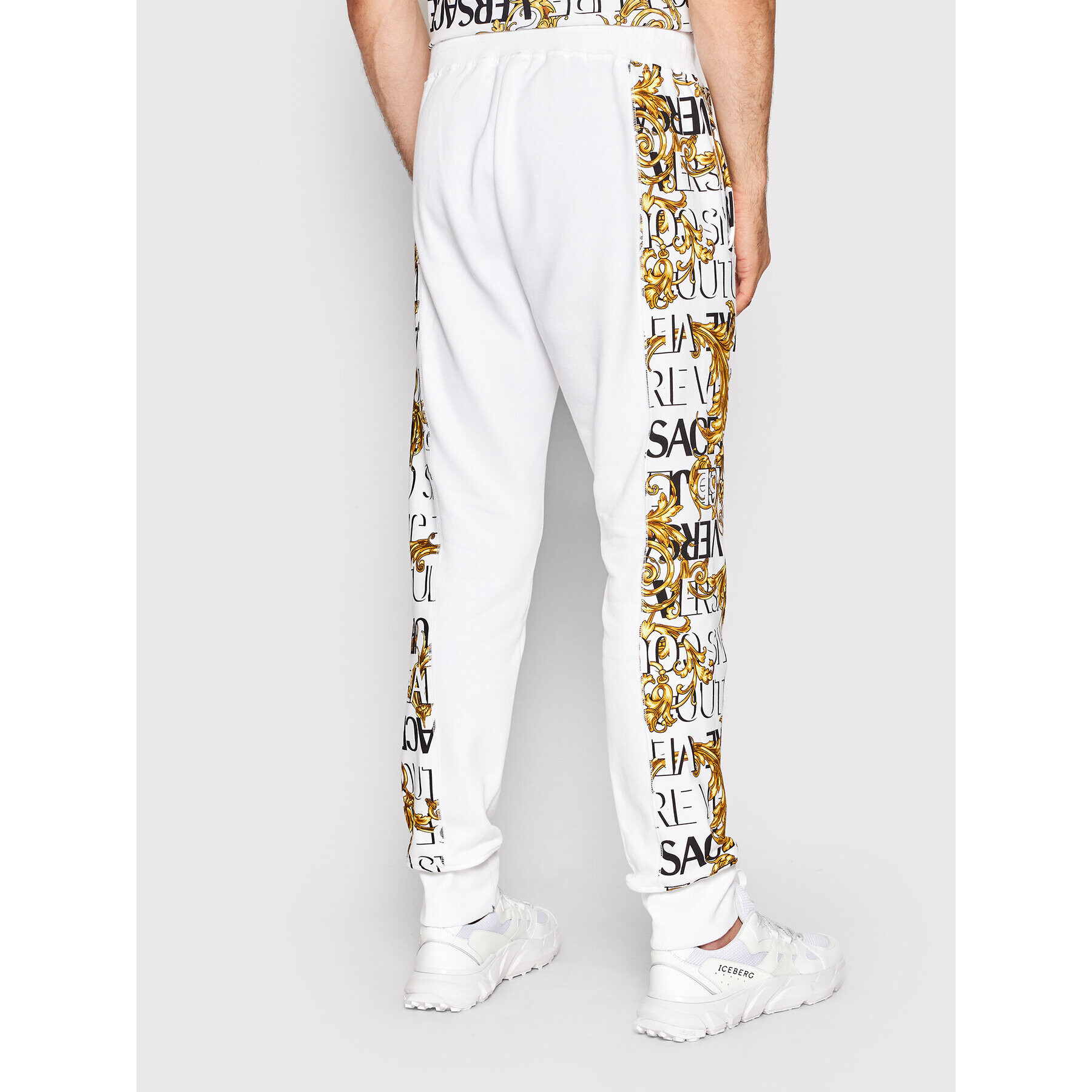 Versace Jeans Couture Долнище анцуг Logo Baroque 73GAA3C0 Бял Regular Fit - Pepit.bg