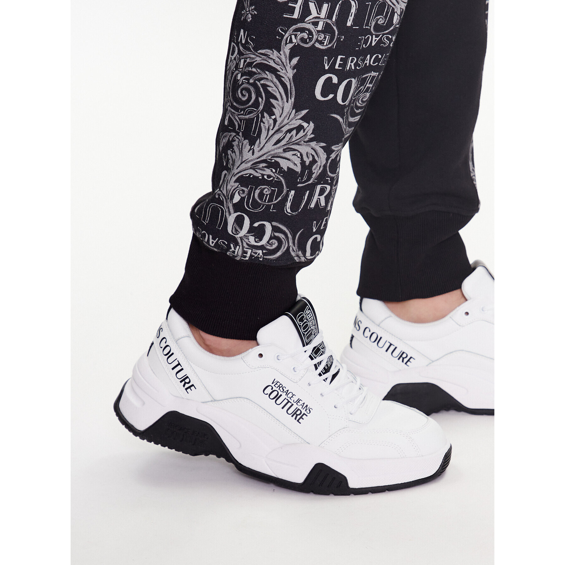 Versace Jeans Couture Долнище анцуг Logo Baroque 74GAA3C0 Черен Regular Fit - Pepit.bg