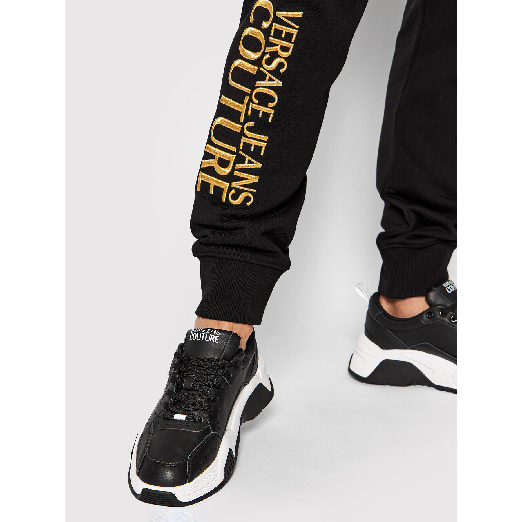 Versace Jeans Couture Долнище анцуг Logo Embro 71GAAT01 Черен Regular Fit - Pepit.bg