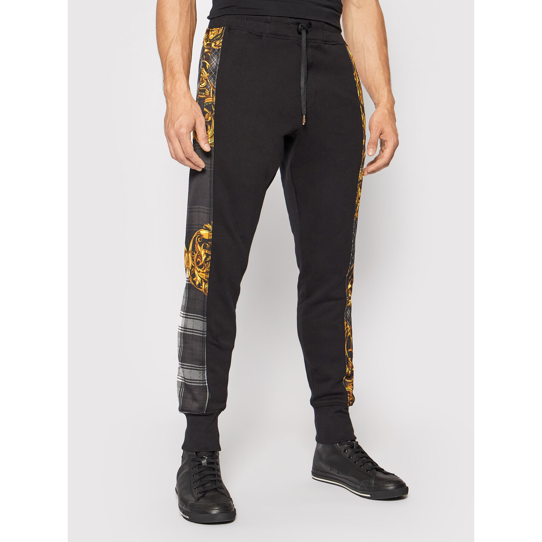 Versace Jeans Couture Долнище анцуг Contrast Highland 71GAA3C6 Черен Regular Fit - Pepit.bg