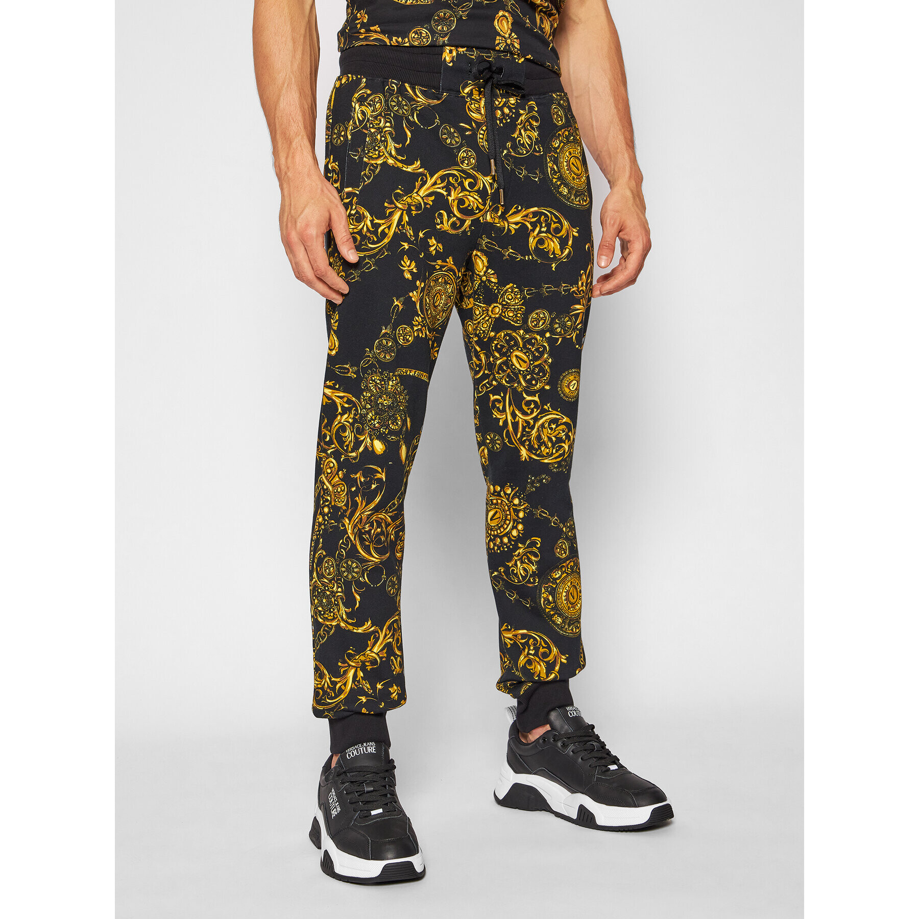 Versace Jeans Couture Долнище анцуг Print Bijoux Baroque 71GAA3B0 Черен Regular Fit - Pepit.bg