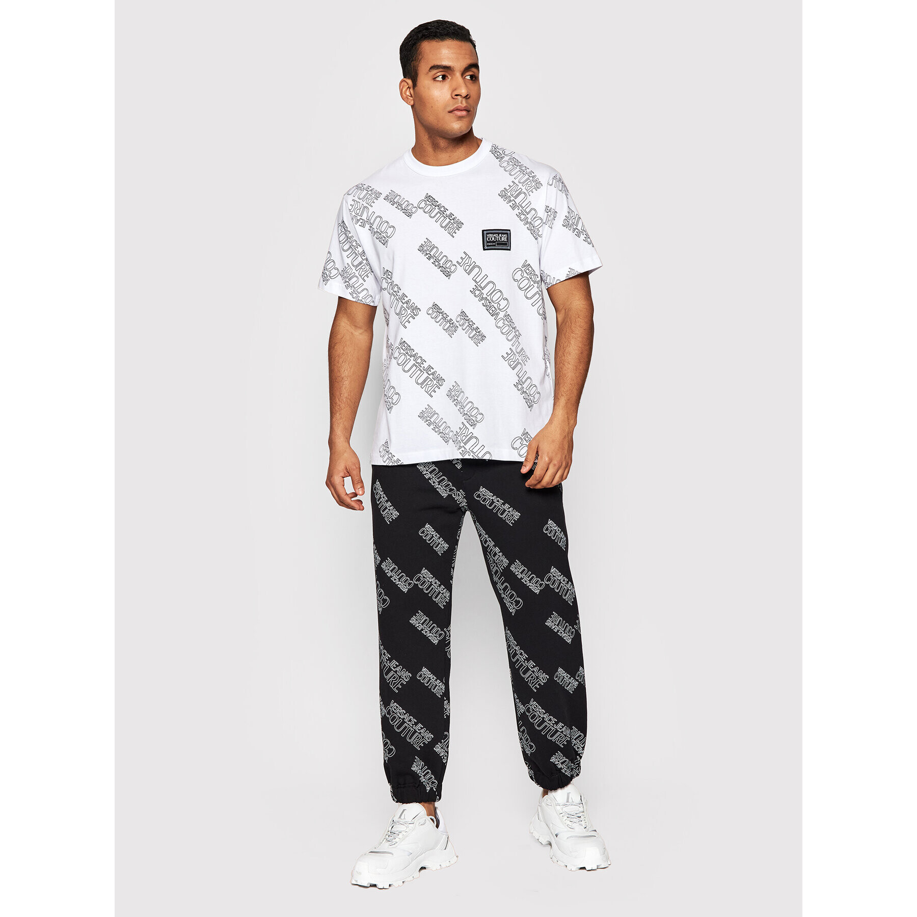 Versace Jeans Couture Долнище анцуг Print Logo 72GAA316 Черен Regular Fit - Pepit.bg