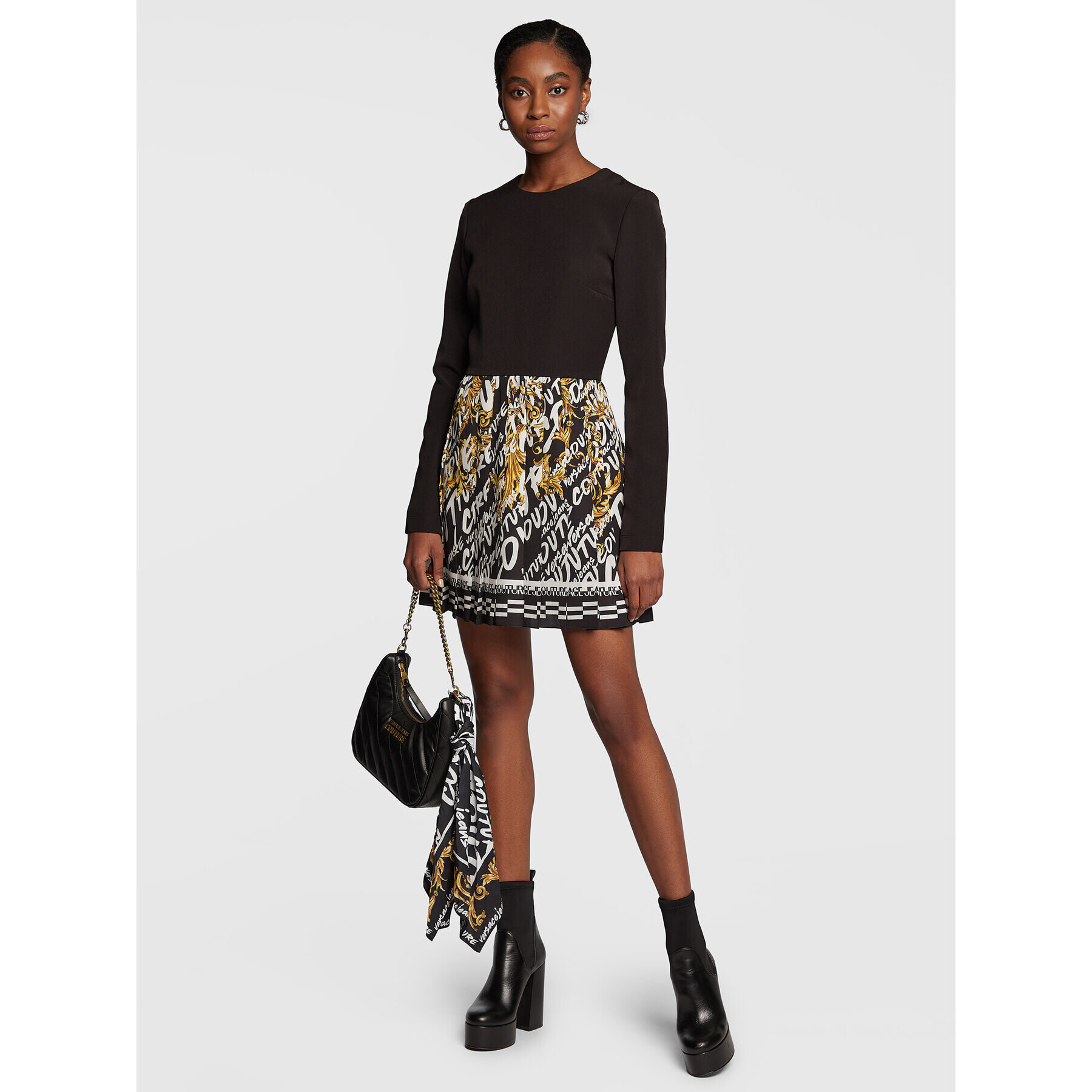 Versace Jeans Couture Ежедневна рокля 73HAO923 Черен Regular Fit - Pepit.bg