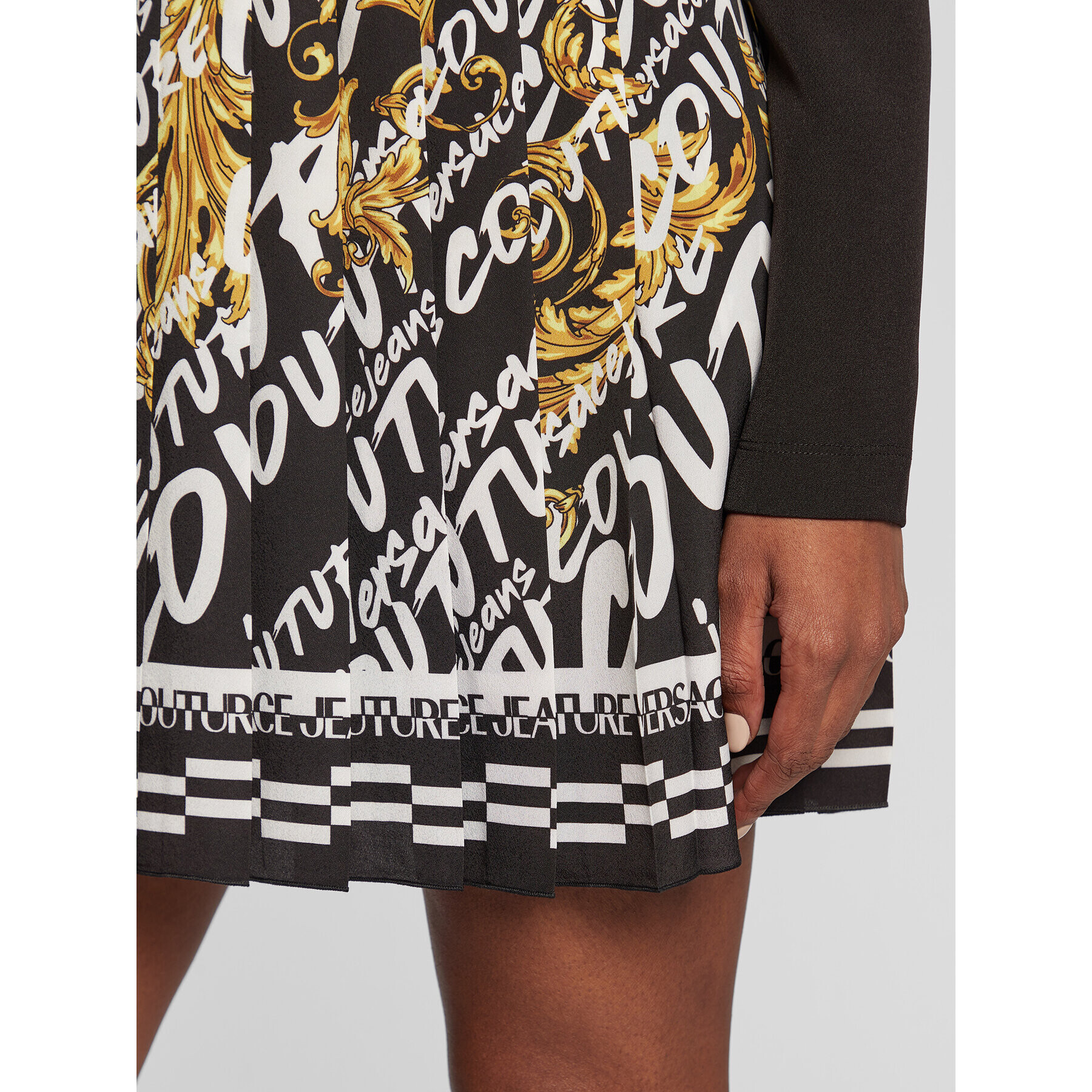 Versace Jeans Couture Ежедневна рокля 73HAO923 Черен Regular Fit - Pepit.bg