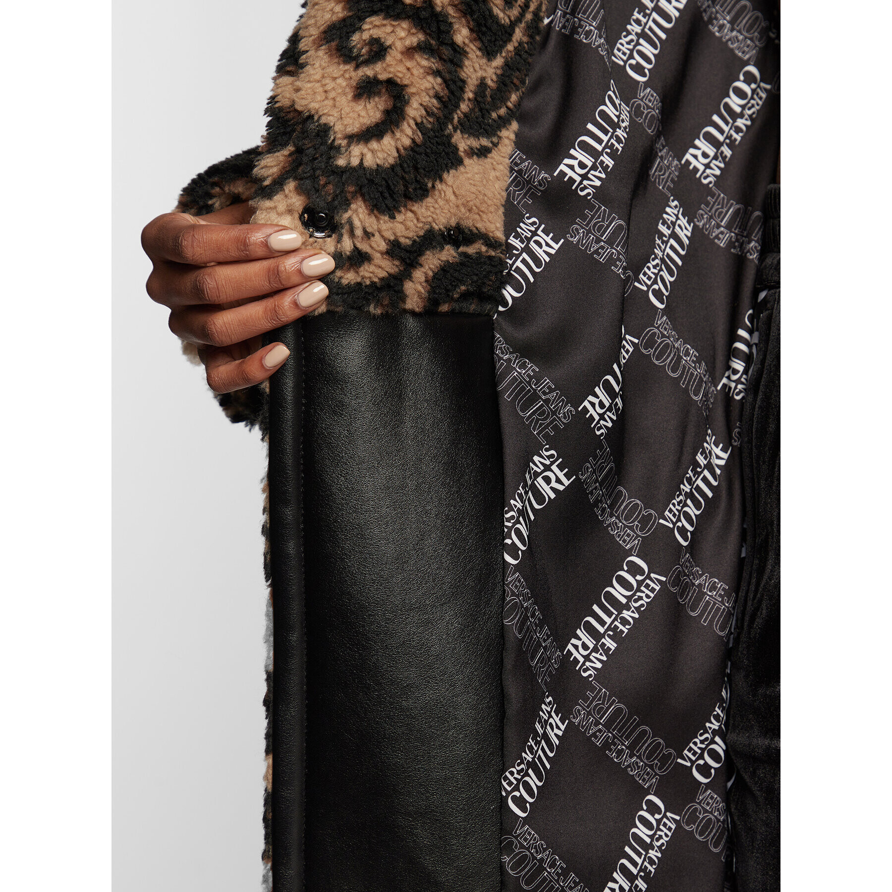 Versace Jeans Couture Кожух Teddy 73HAT403 Кафяв Regular Fit - Pepit.bg