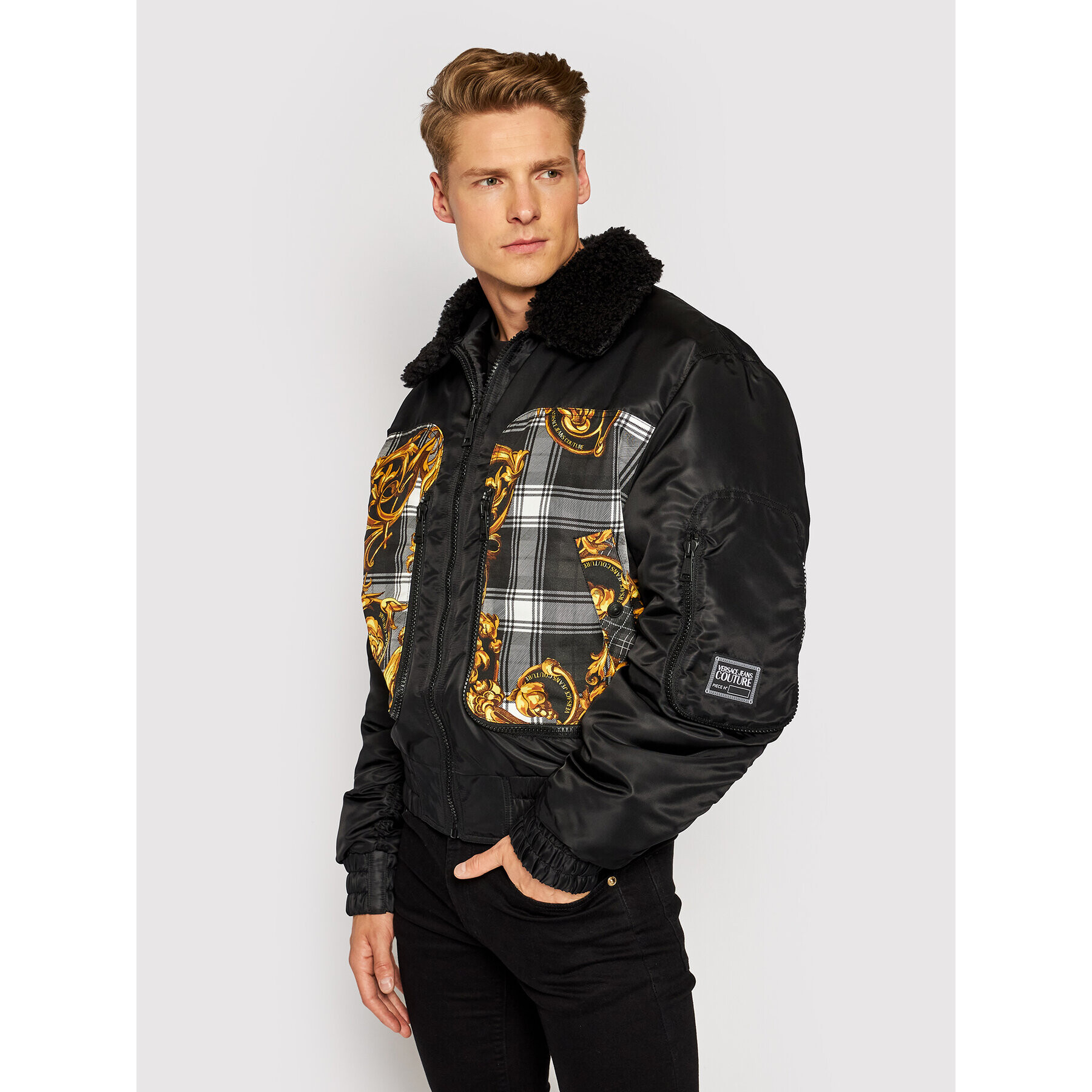 Versace Jeans Couture Зимно яке Contrast 71GAS409 Черен Regular Fit - Pepit.bg