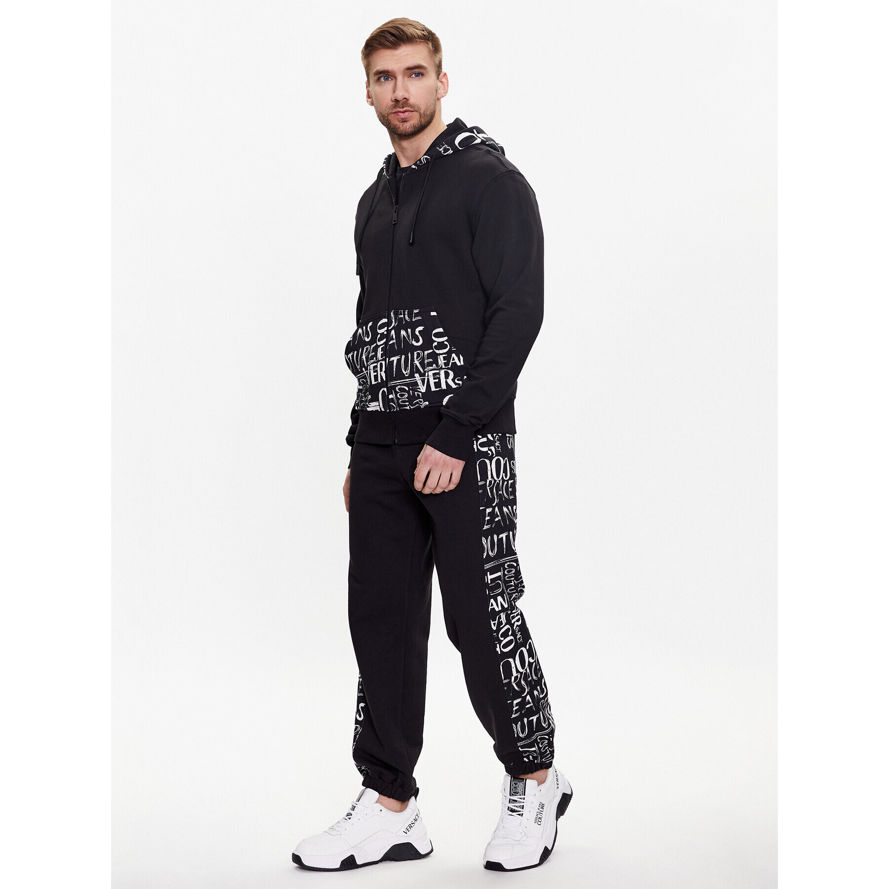 Versace Jeans Couture Суитшърт Logo 74GAI3Z2 Черен Regular Fit - Pepit.bg