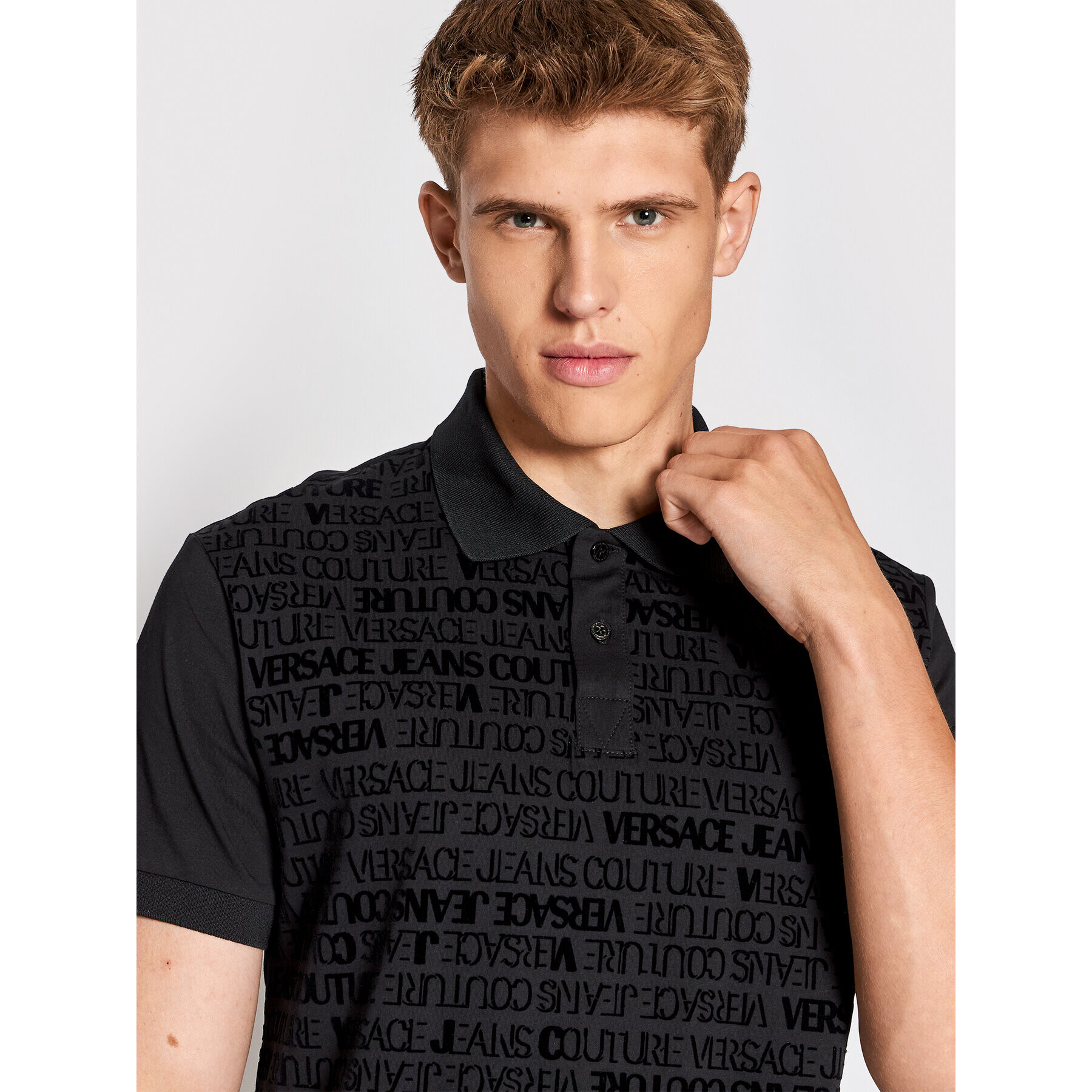 Versace Jeans Couture Тениска с яка и копчета Print Flock Logo 73GAG6R1 Черен Relaxed Fit - Pepit.bg