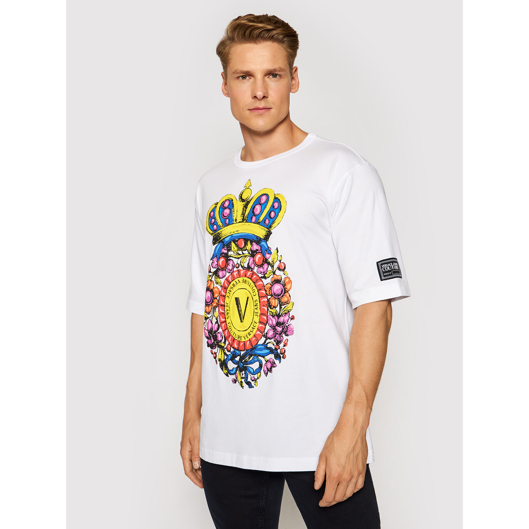 Versace Jeans Couture Тишърт 71GAHP03 Бял Regular Fit - Pepit.bg