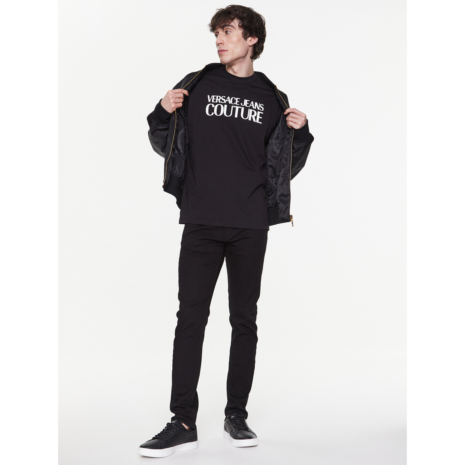 Versace Jeans Couture Тишърт 74GAHT03 Черен Regular Fit - Pepit.bg