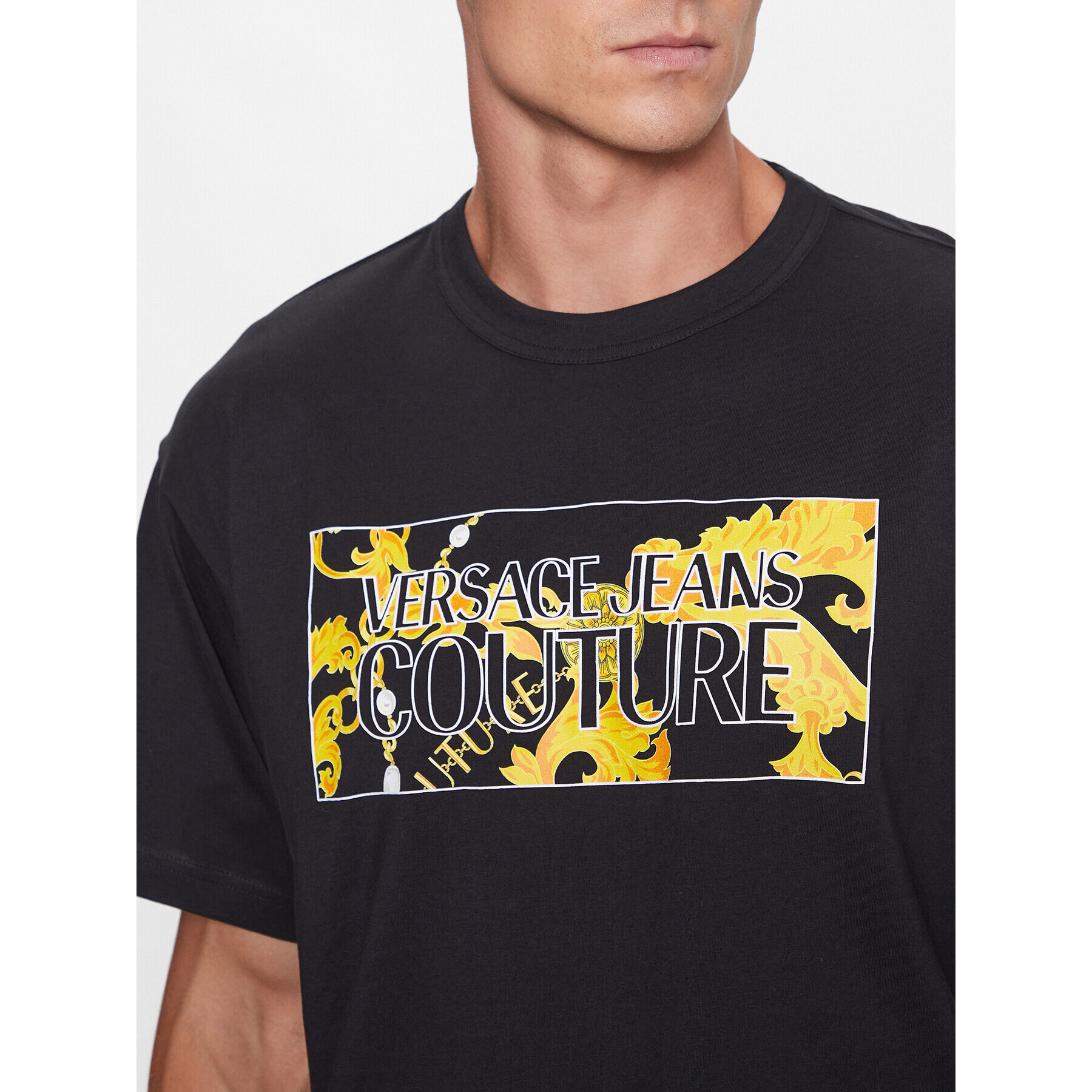 Versace Jeans Couture Тишърт 75GAHE01 Черен Regular Fit - Pepit.bg