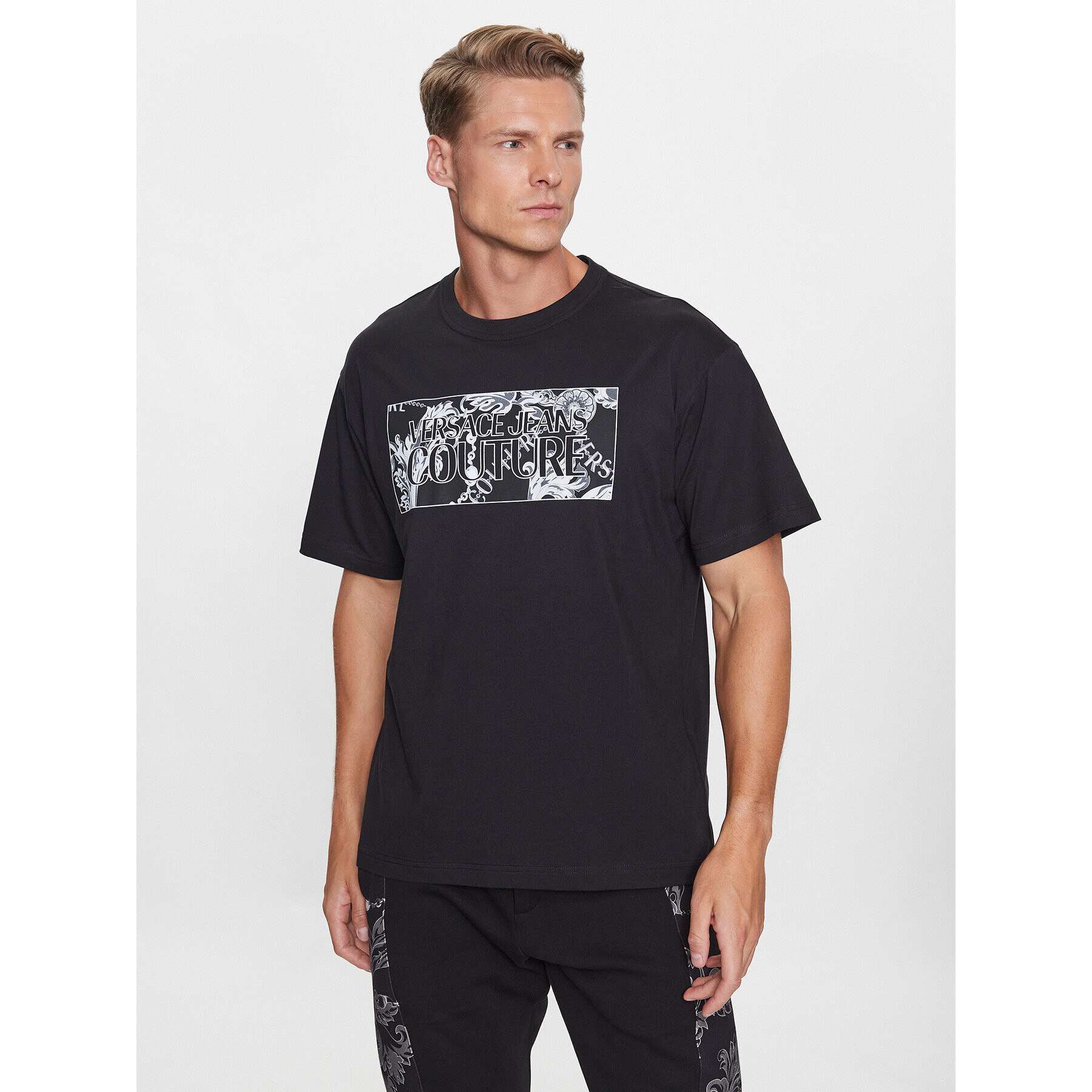 Versace Jeans Couture Тишърт 75GAHE01 Черен Regular Fit - Pepit.bg