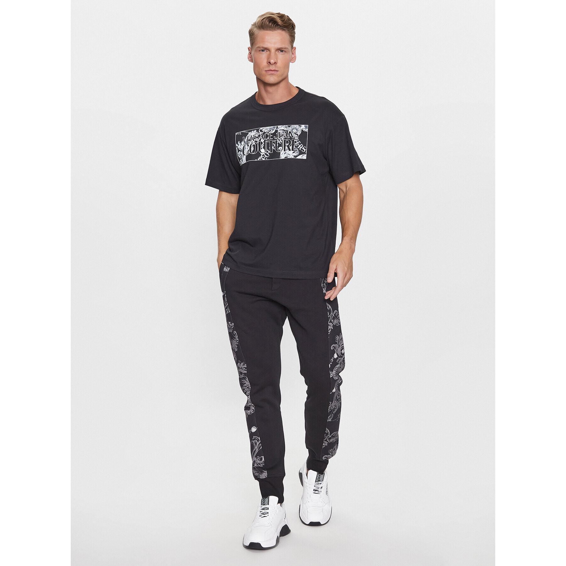 Versace Jeans Couture Тишърт 75GAHE01 Черен Regular Fit - Pepit.bg