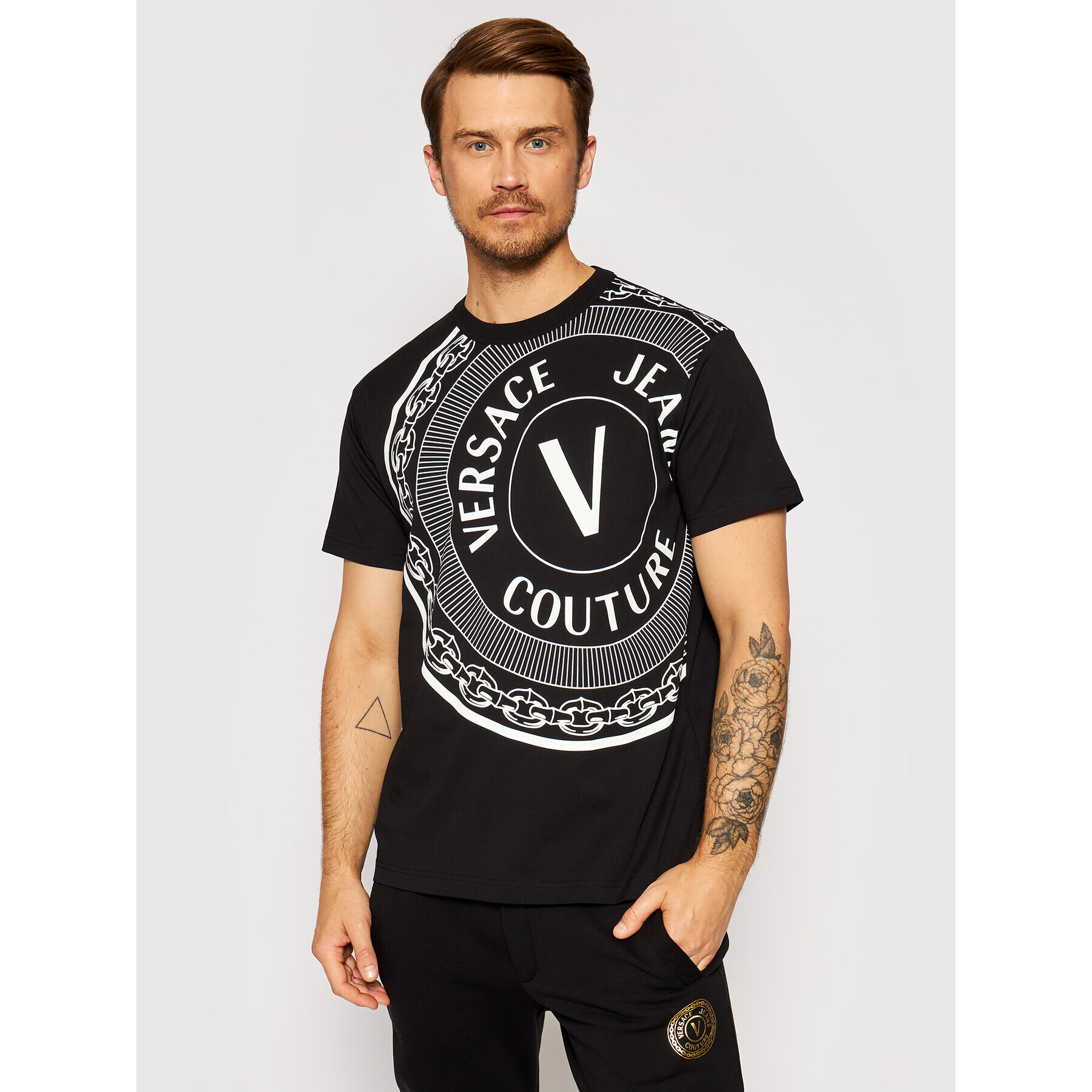 Versace Jeans Couture Тишърт Centered Vemb 71GAHT19 Черен Regular Fit - Pepit.bg