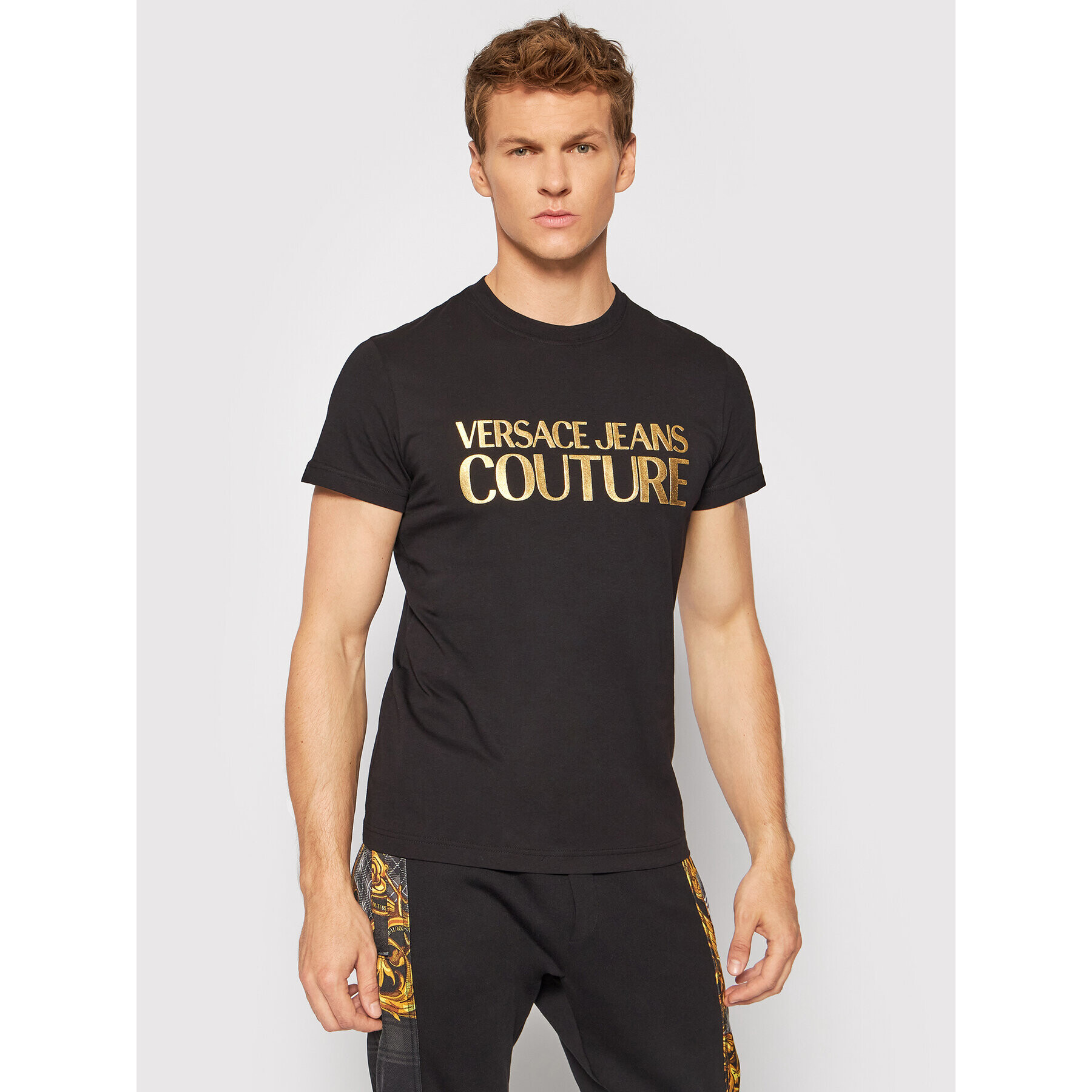 Versace Jeans Couture Тишърт Logo Foil 71GAHT04 Черен Regular Fit - Pepit.bg