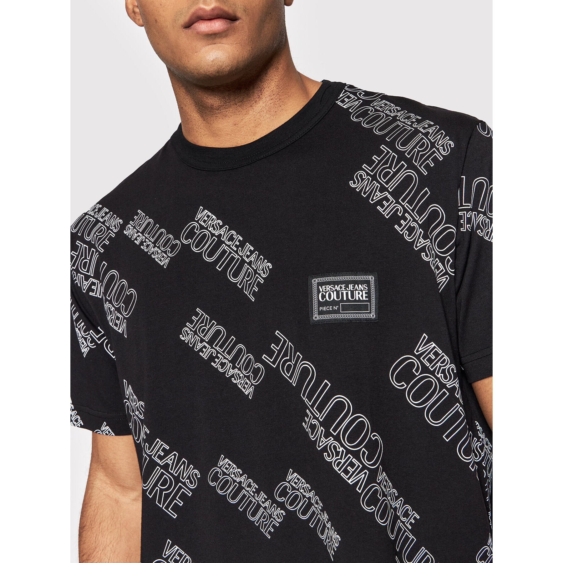 Versace Jeans Couture Тишърт Print Logo 72GAH6R3 Черен Regular Fit - Pepit.bg