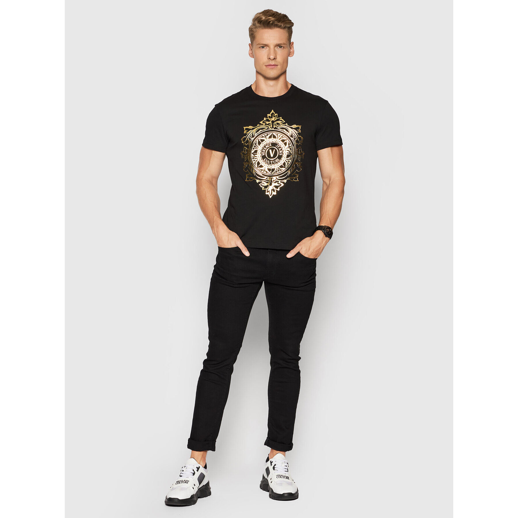 Versace Jeans Couture Тишърт Vemblem Leaf 71GAHF05 Черен Regular Fit - Pepit.bg