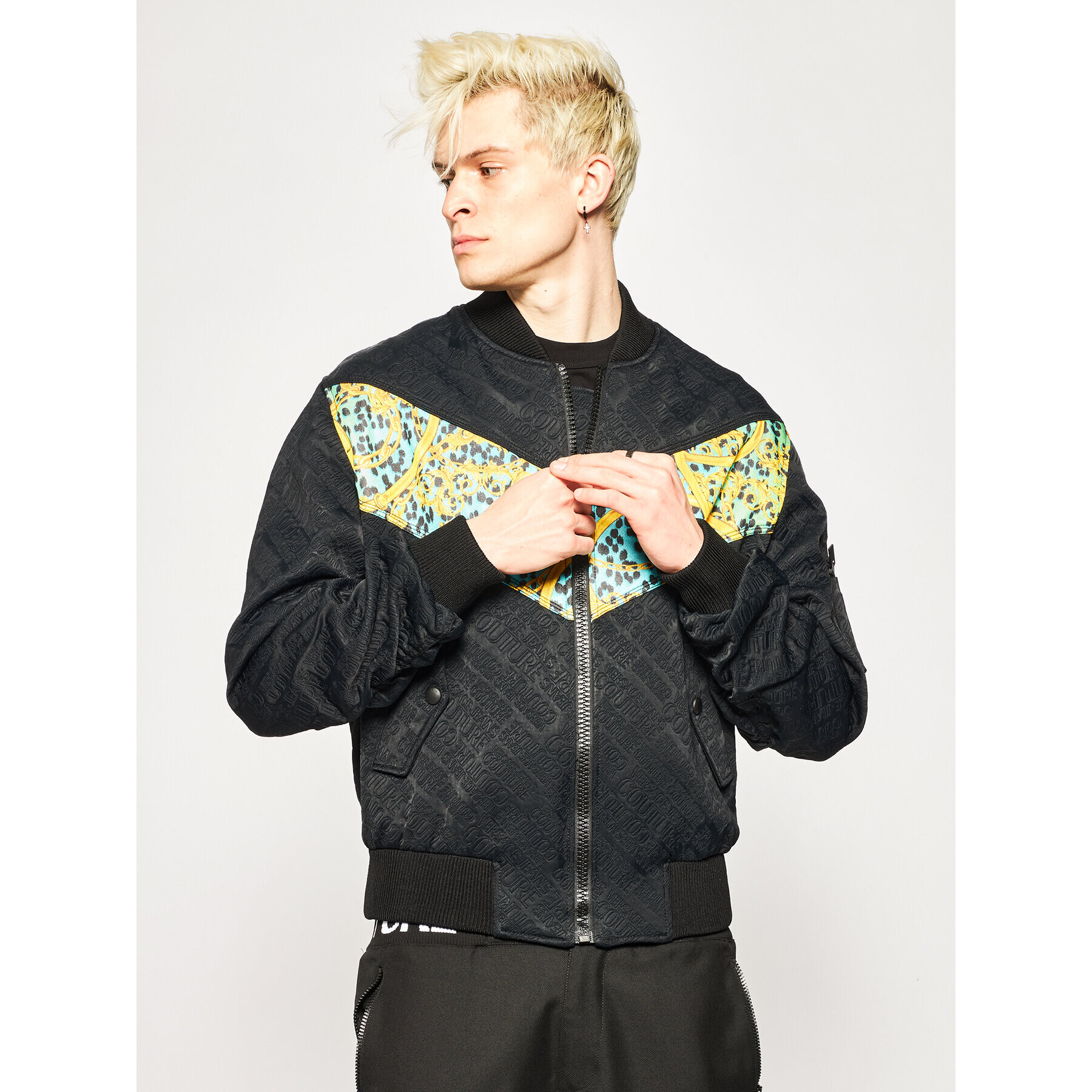 Versace Jeans Couture Яке бомбър C1GVA925 Черен Regular Fit - Pepit.bg