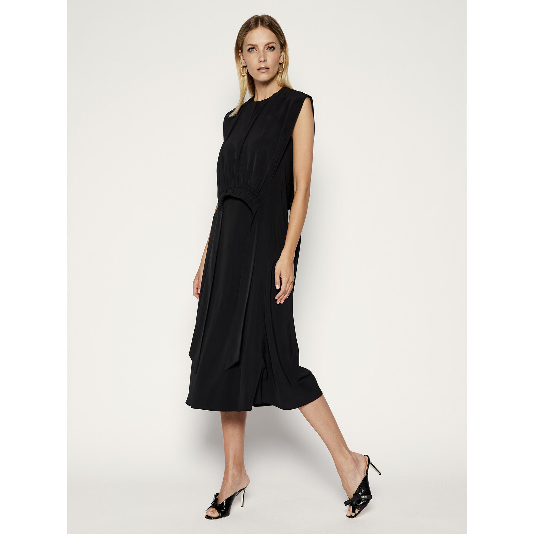 Victoria Victoria Beckham Ежедневна рокля Crepe 2220WDR001286A Черен Regular Fit - Pepit.bg