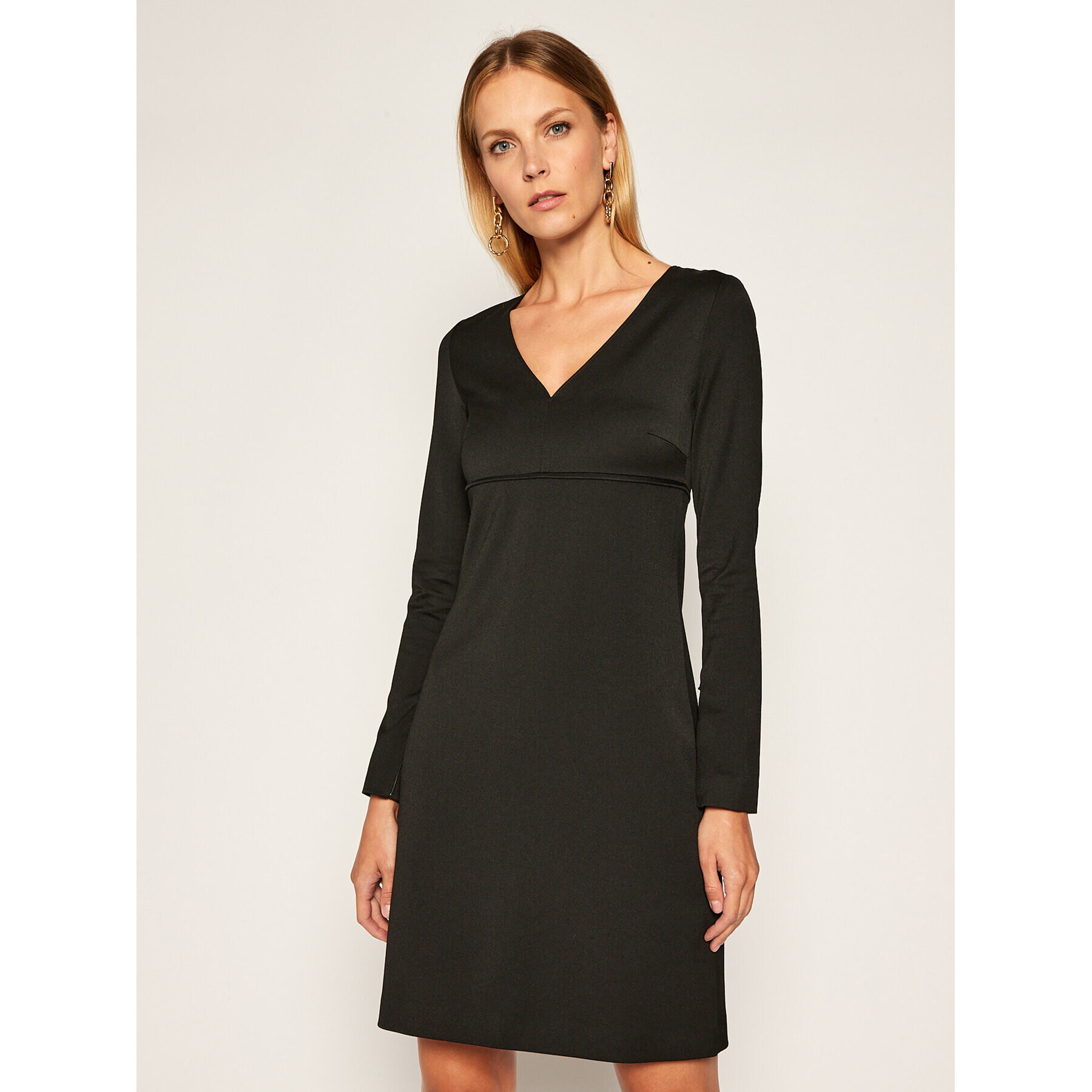 Victoria Victoria Beckham Ежедневна рокля Lightweight Stretch 2420WDR001861A Черен Regular Fit - Pepit.bg