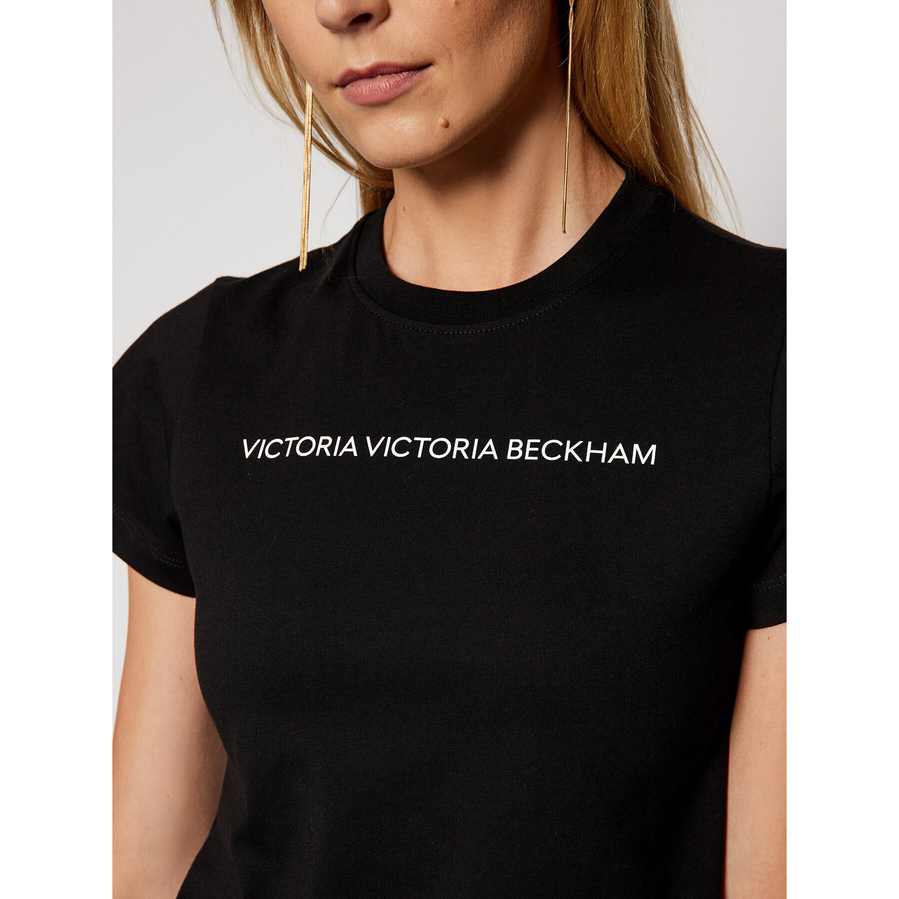 Victoria Victoria Beckham Тишърт Single 2121JTS002433A Черен Regular Fit - Pepit.bg