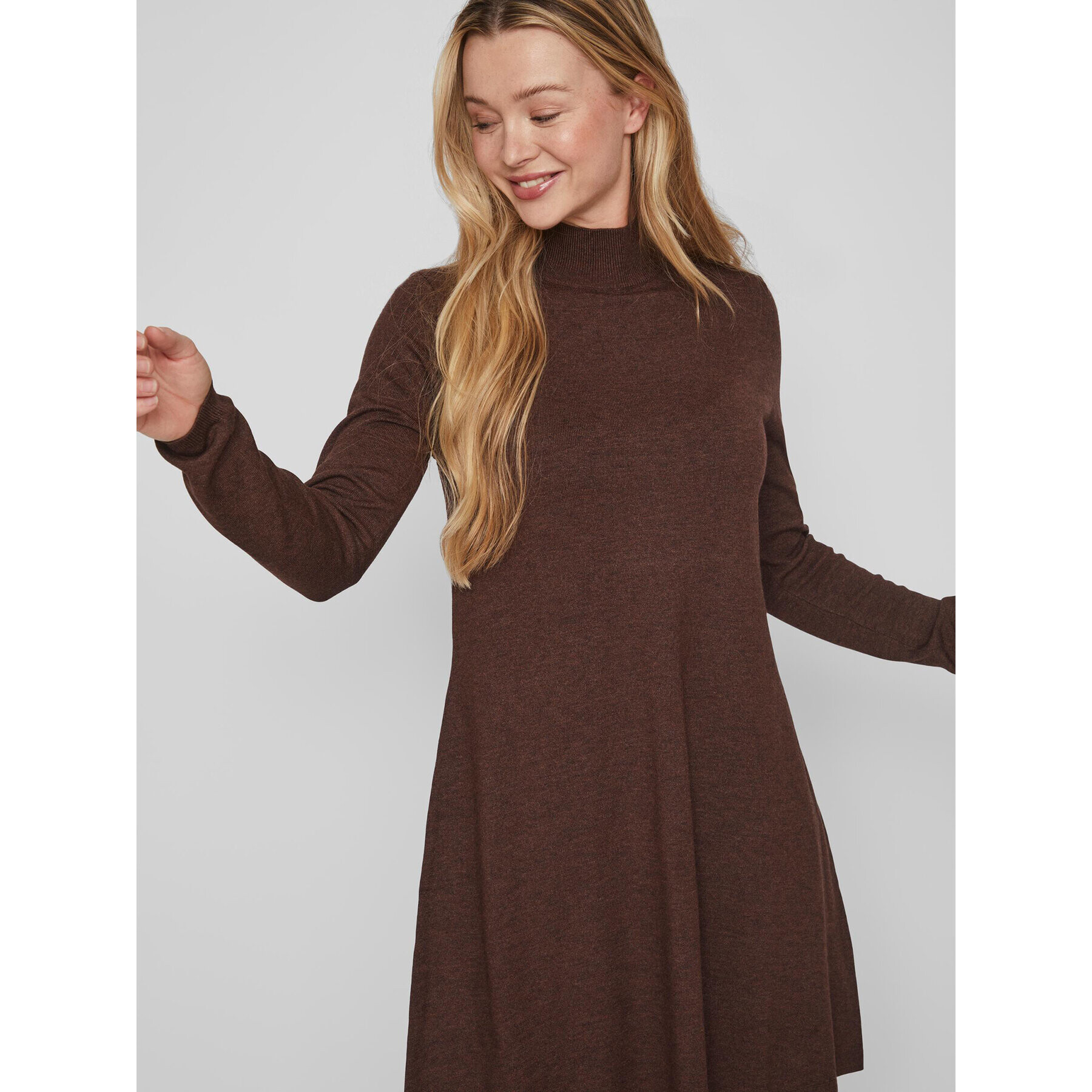 Vila Плетена рокля Comfy 14087511 Кафяв Regular Fit - Pepit.bg