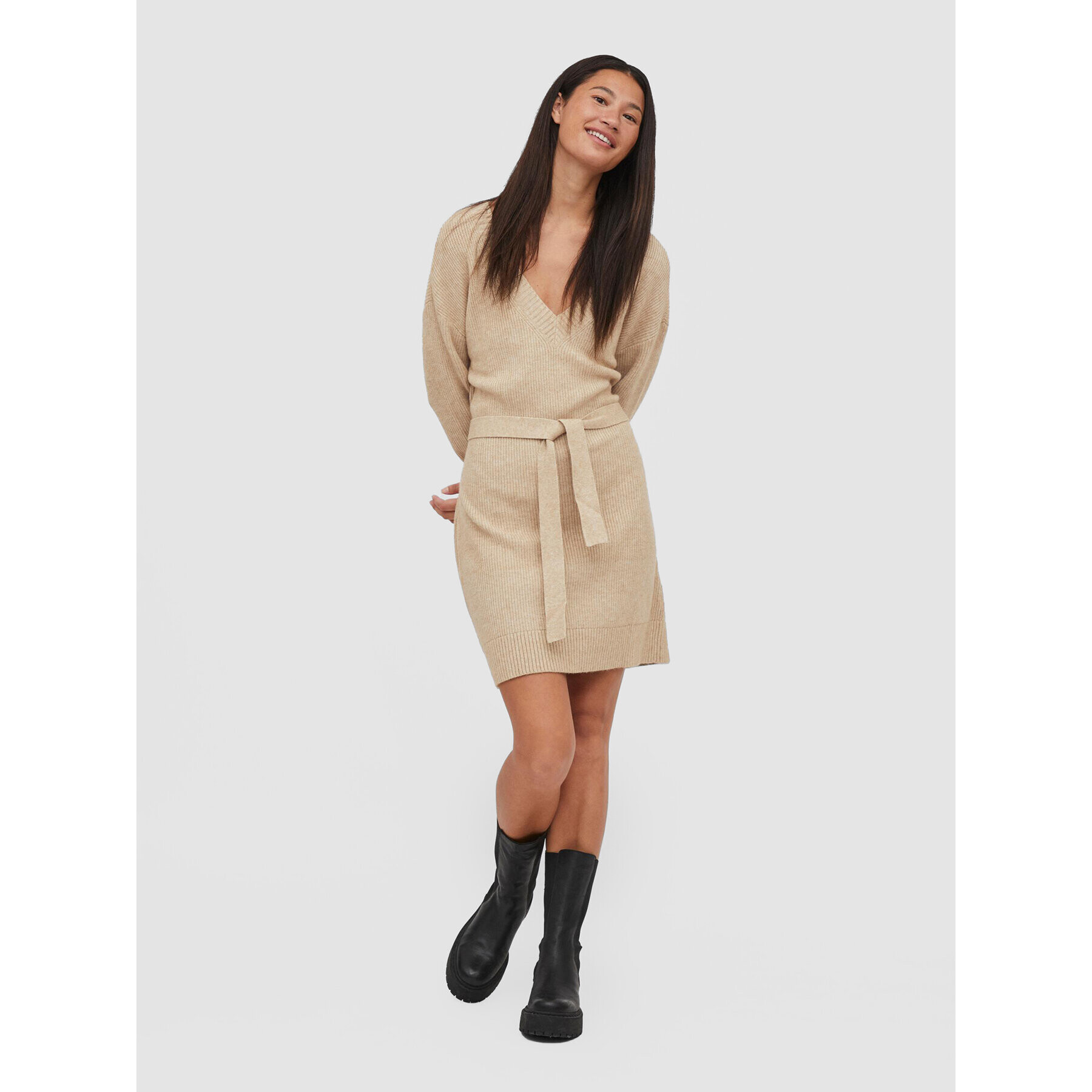 Vila Плетена рокля Ril 14075867 Бежов Relaxed Fit - Pepit.bg